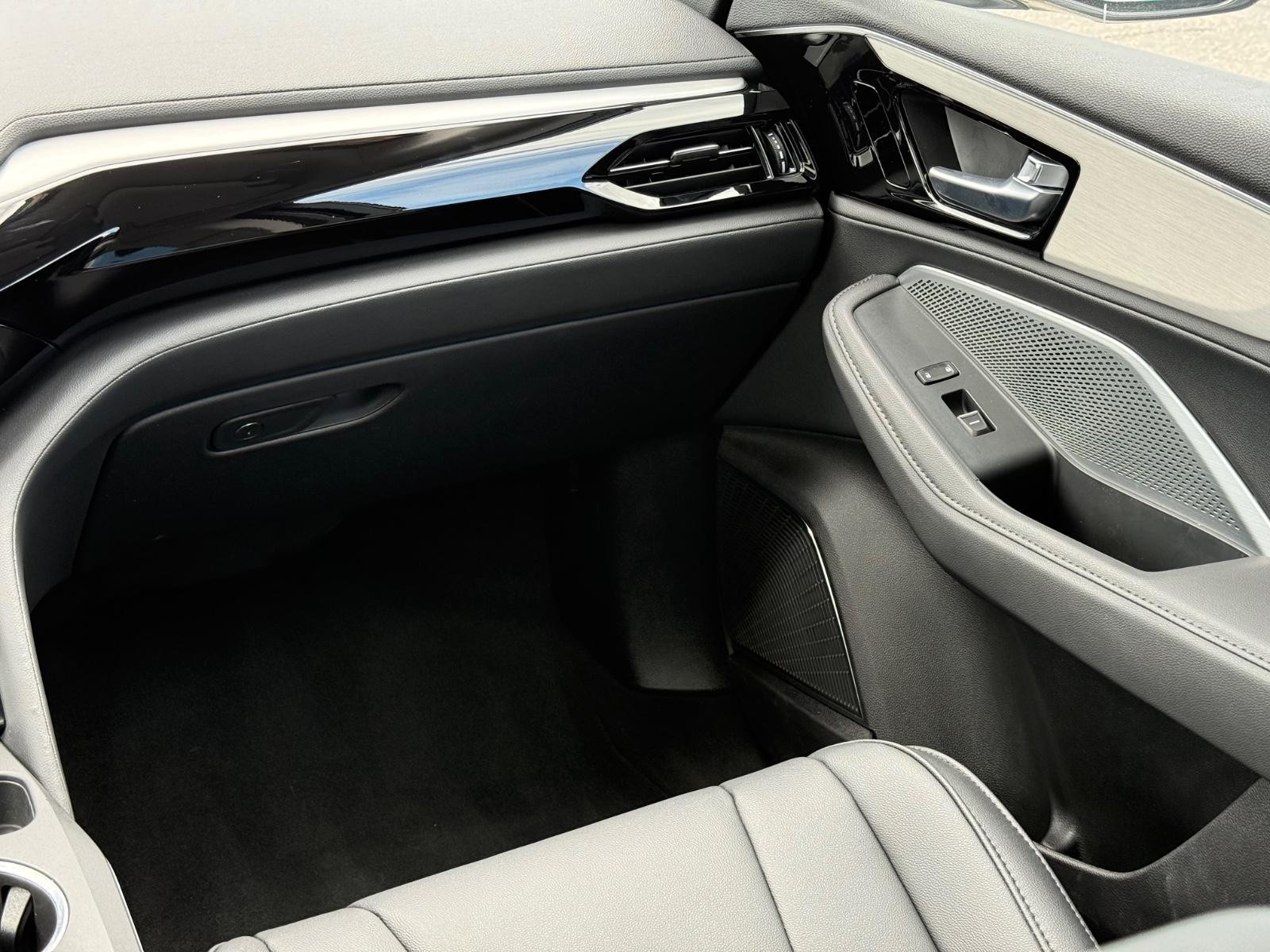 Acura MDX Vehicle Image 15