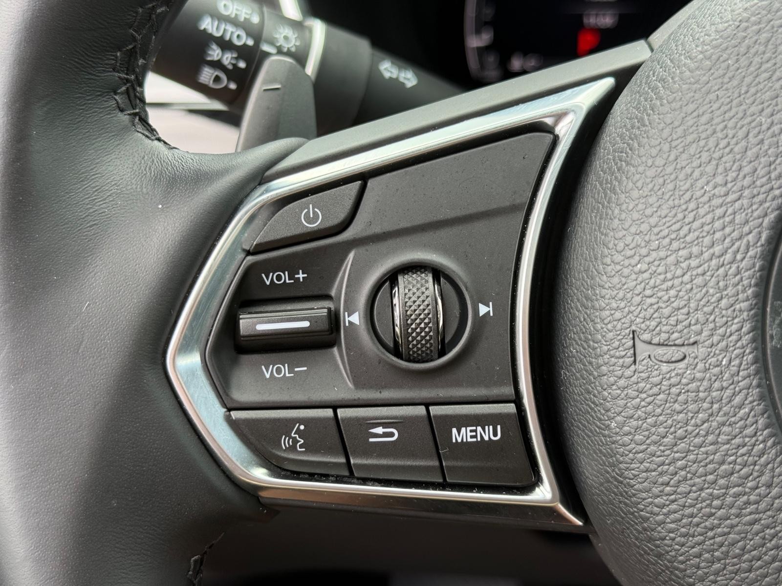 Acura MDX Vehicle Image 17