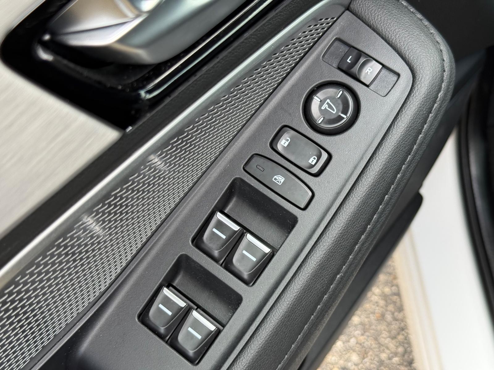 Acura MDX Vehicle Image 22