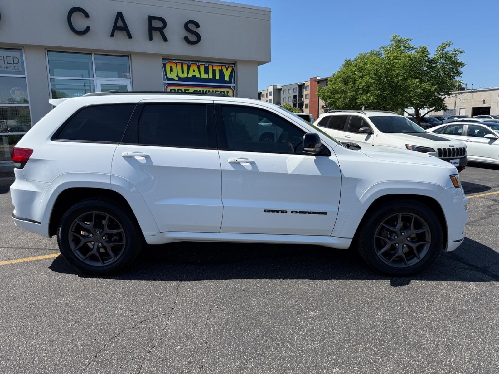 Jeep Grand Cherokee Vehicle Image 02