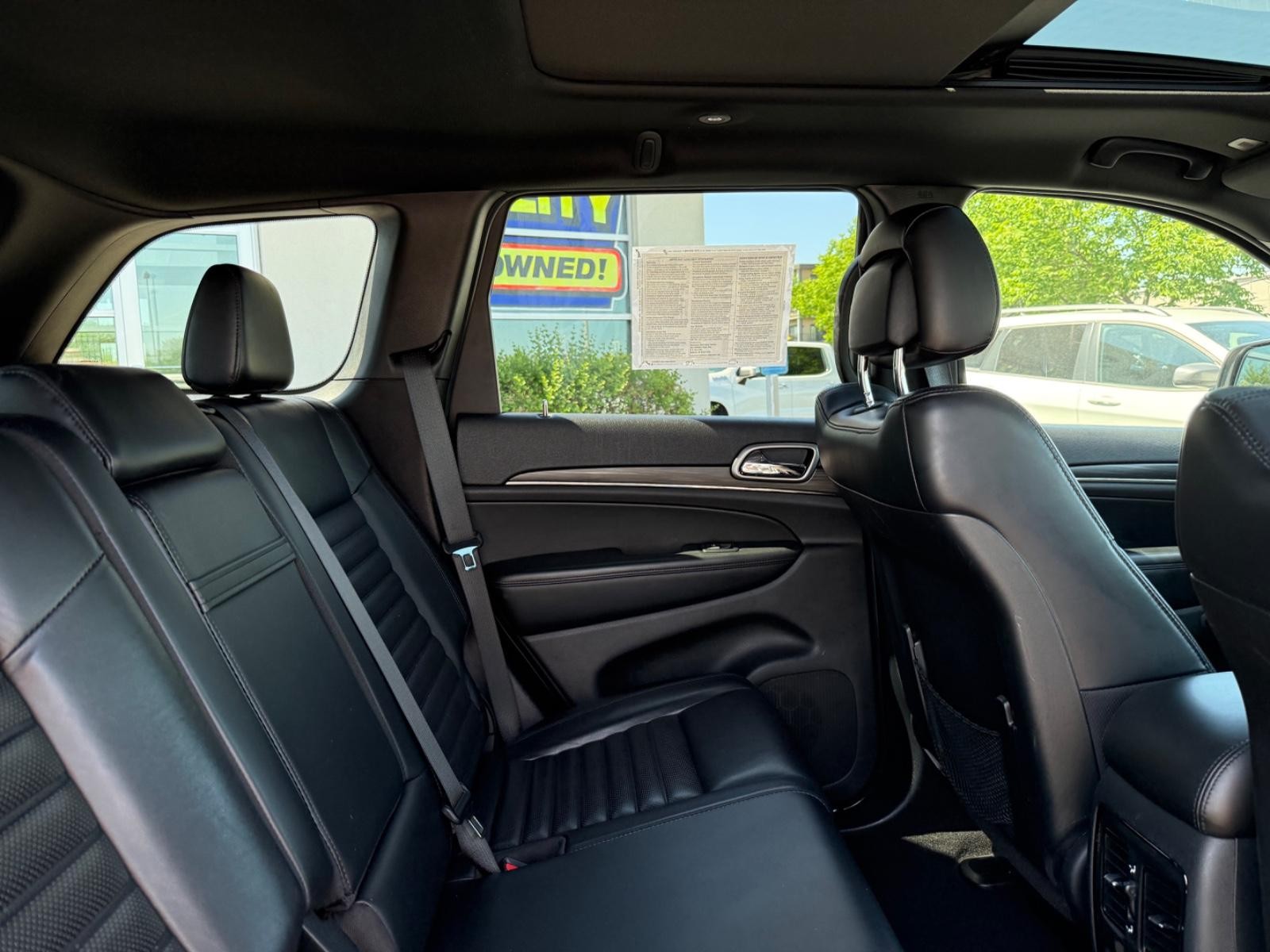 Jeep Grand Cherokee Vehicle Image 10