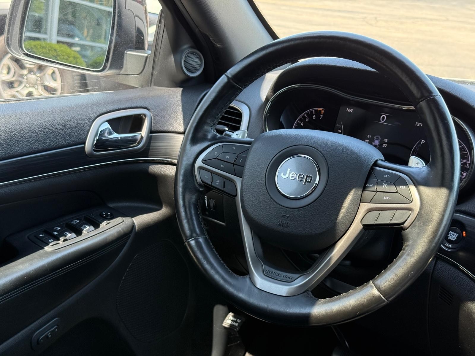 Jeep Grand Cherokee Vehicle Image 14