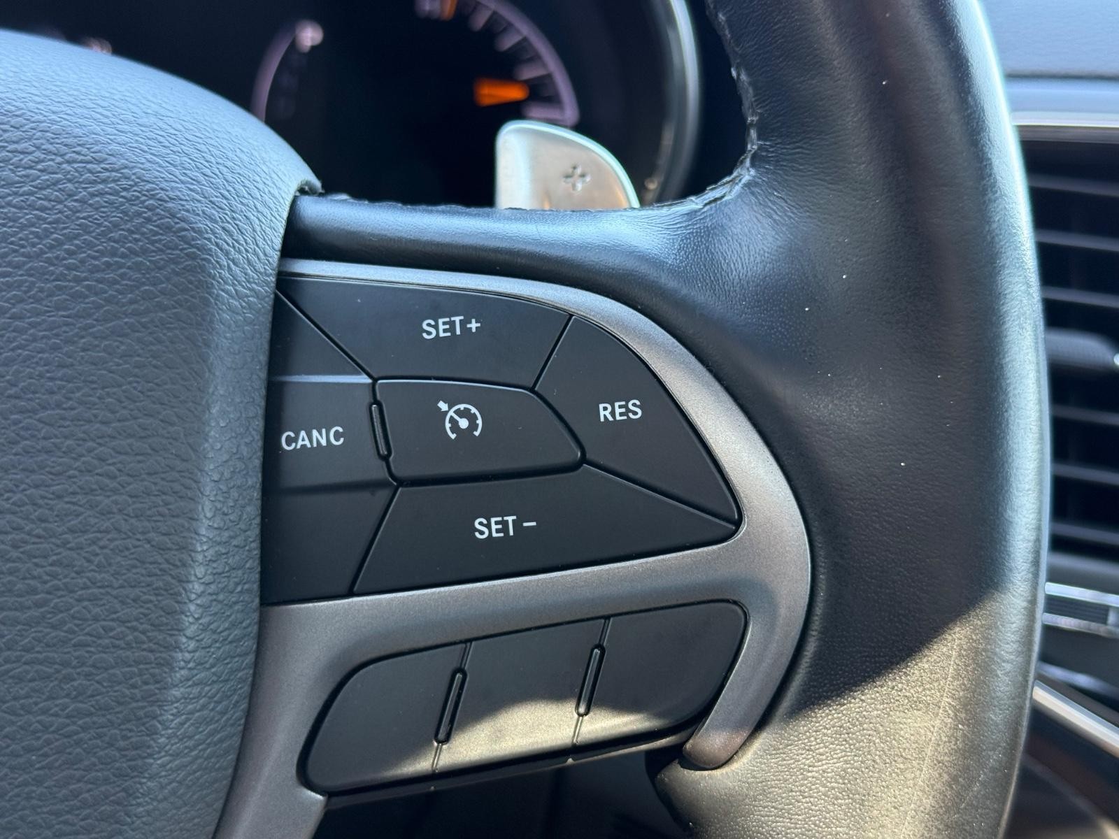Jeep Grand Cherokee Vehicle Image 18
