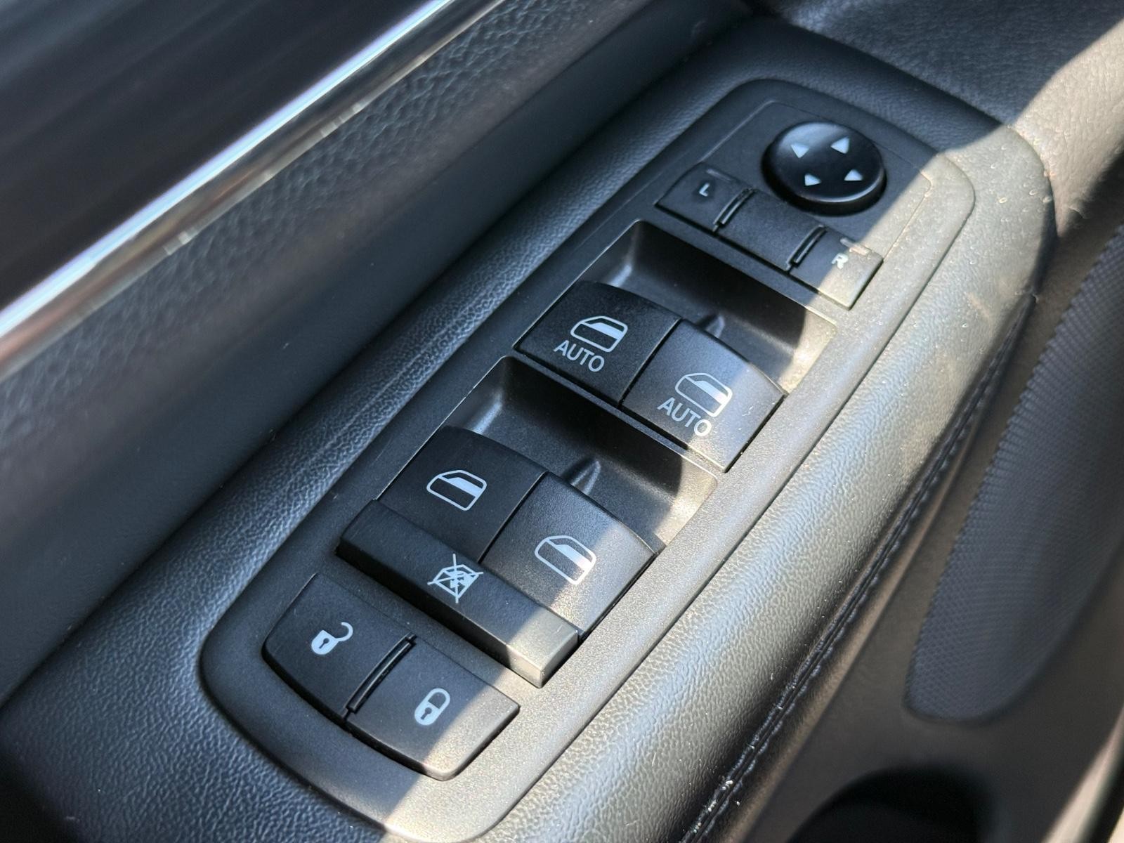 Jeep Grand Cherokee Vehicle Image 21