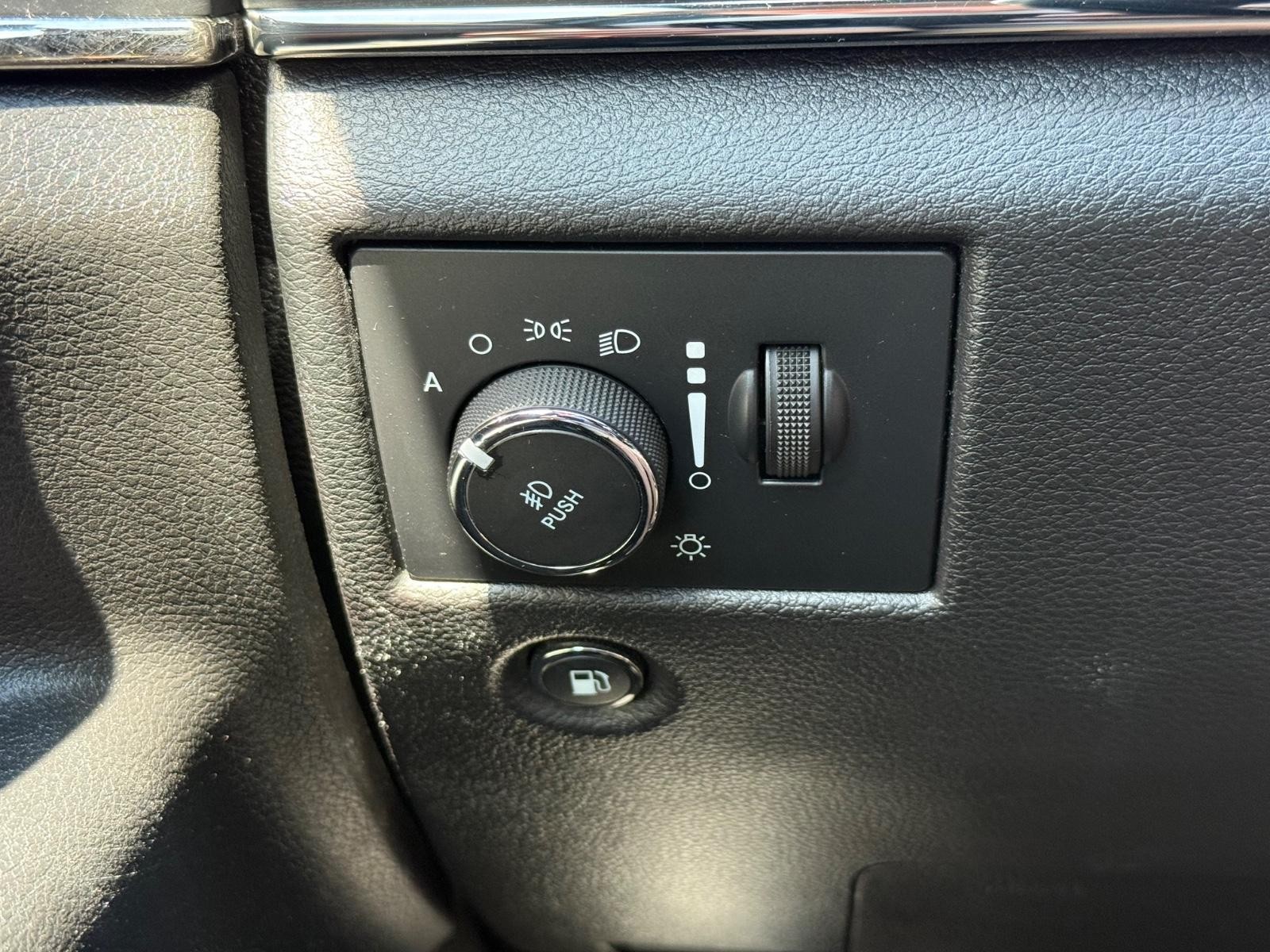 Jeep Grand Cherokee Vehicle Image 22
