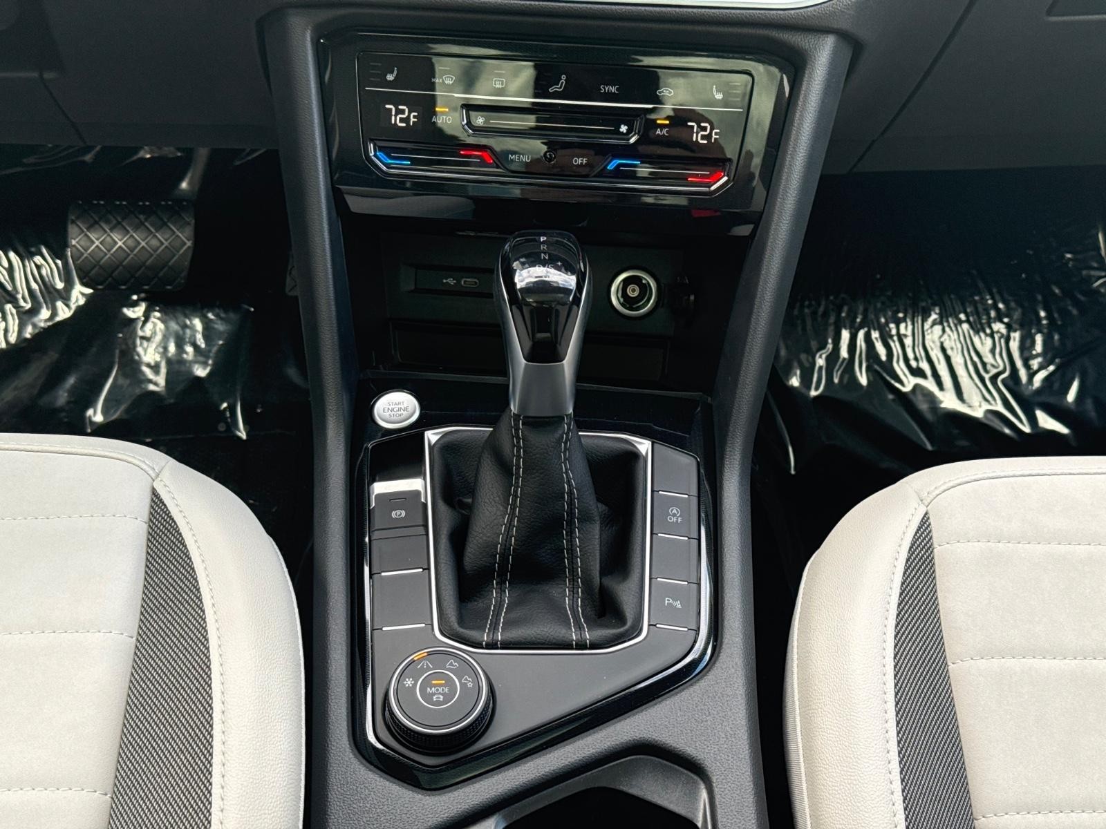 Volkswagen Taos Vehicle Image 08