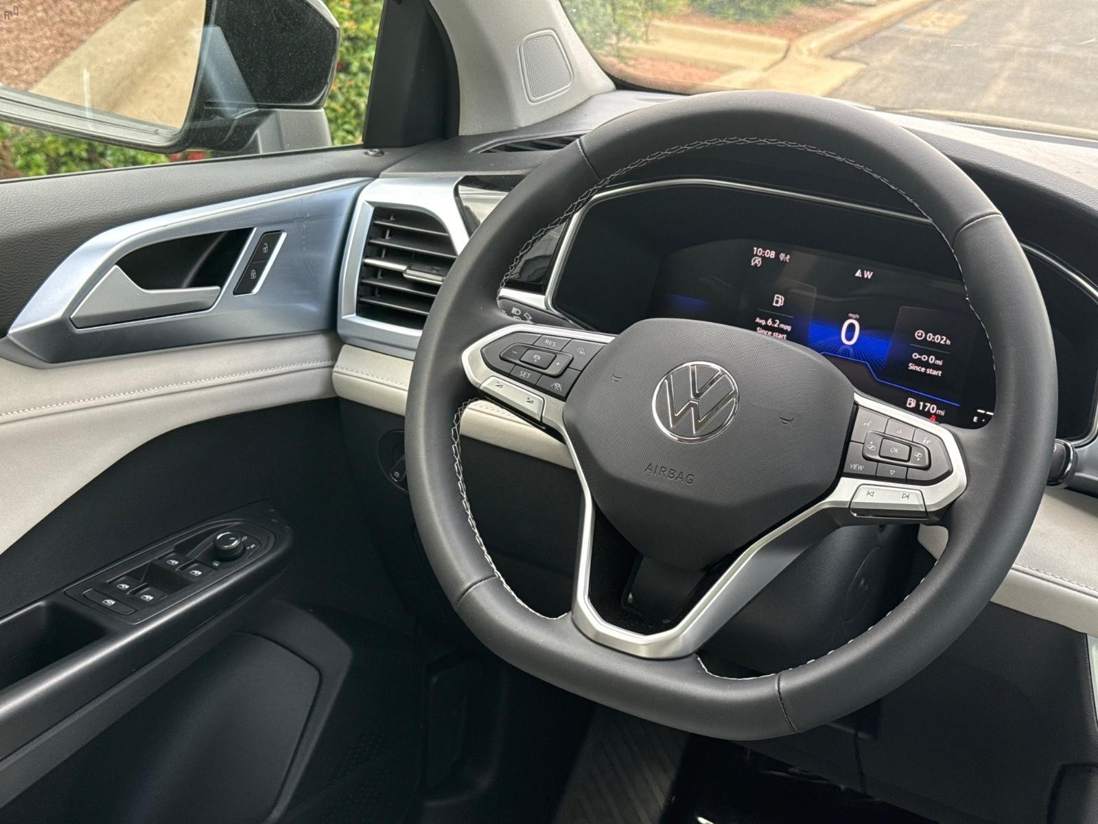 Volkswagen Taos Vehicle Image 09