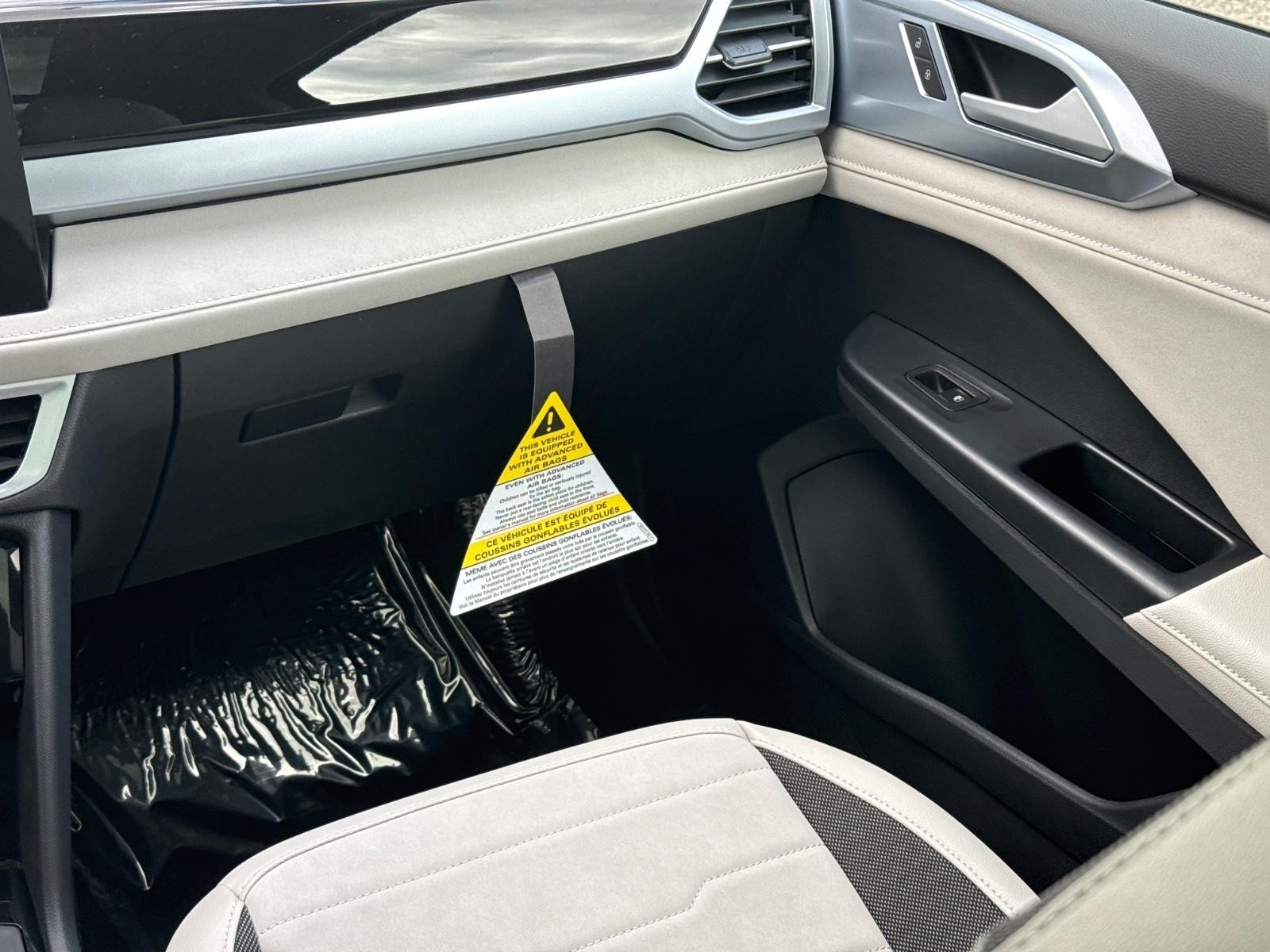 Volkswagen Taos Vehicle Image 10