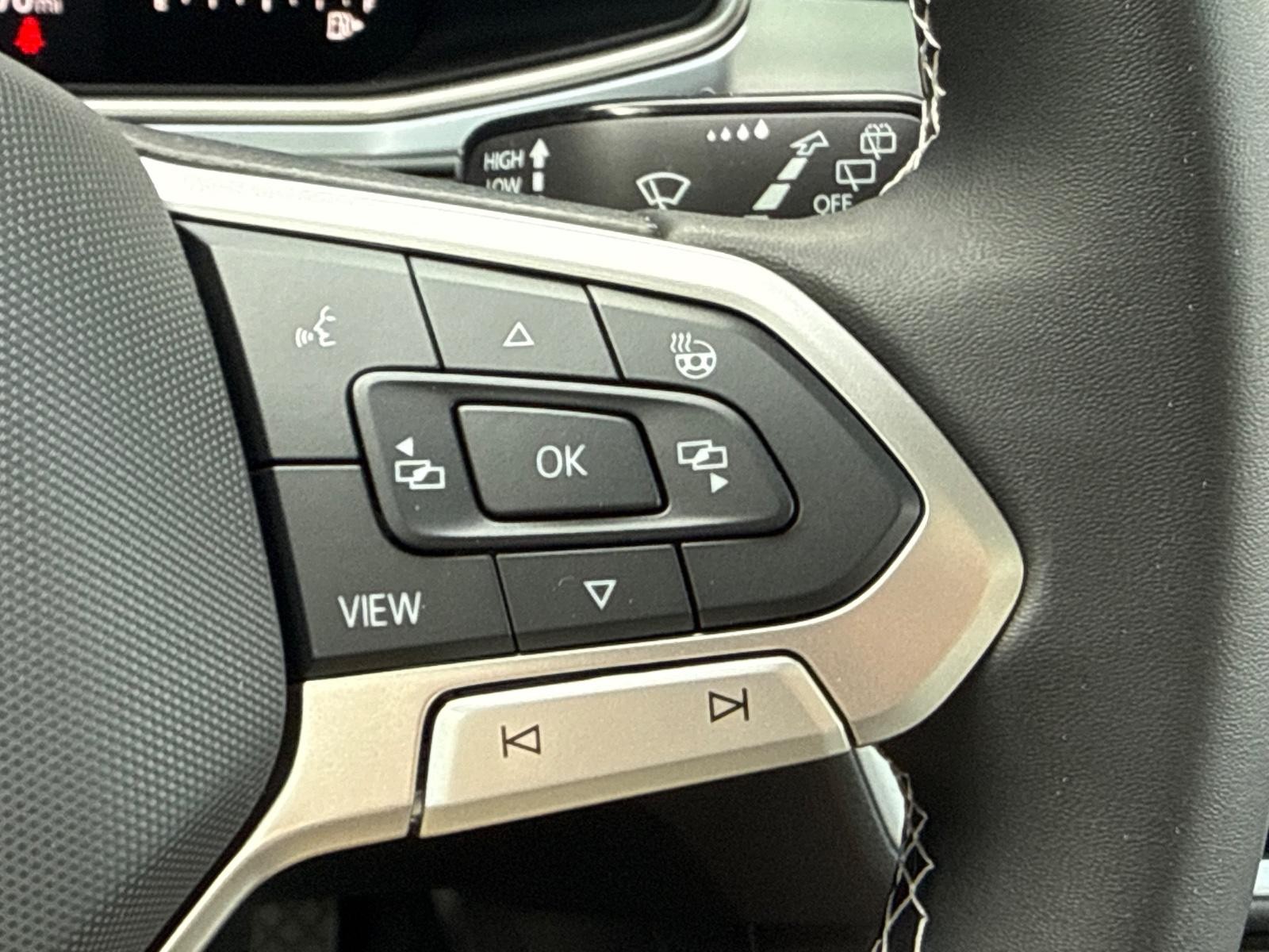 Volkswagen Taos Vehicle Image 12