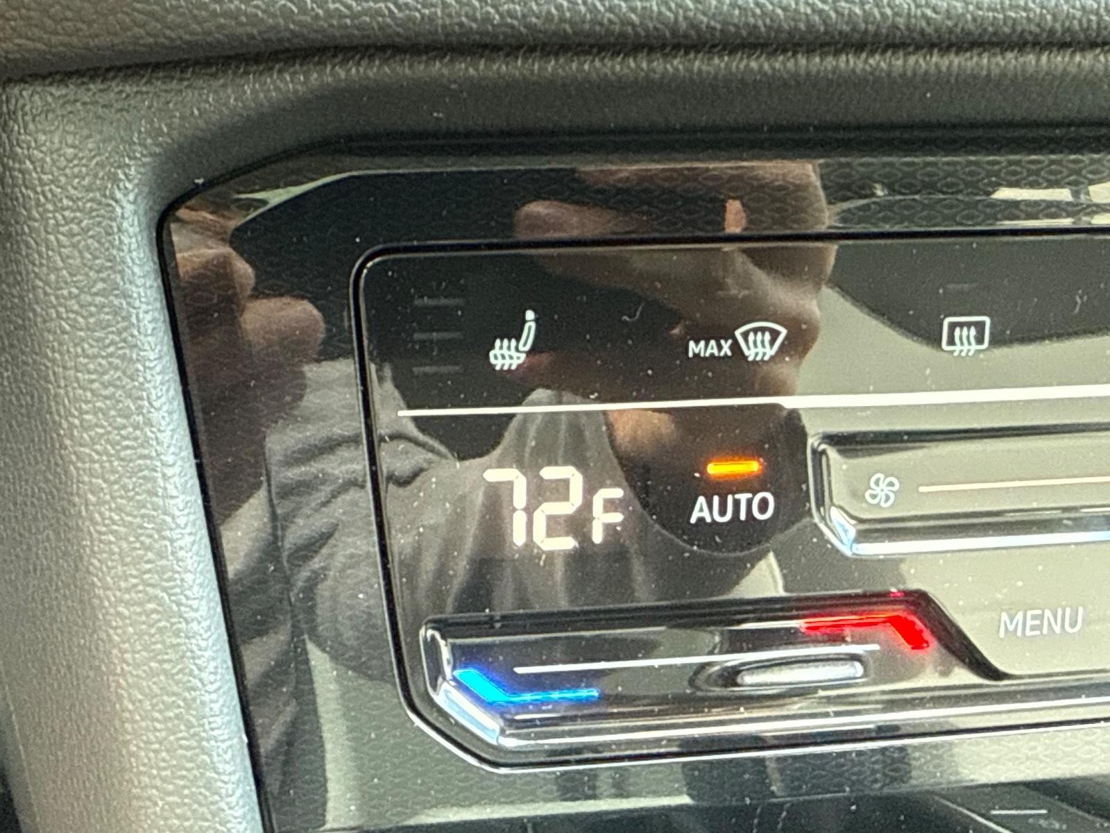 Volkswagen Taos Vehicle Image 14