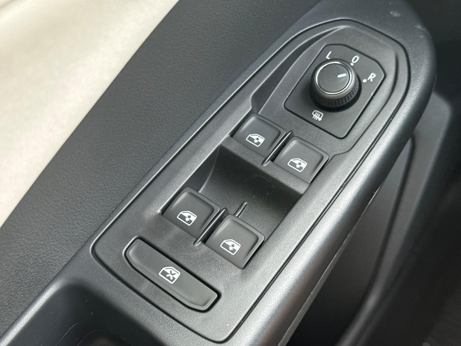 Volkswagen Taos Vehicle Image 15