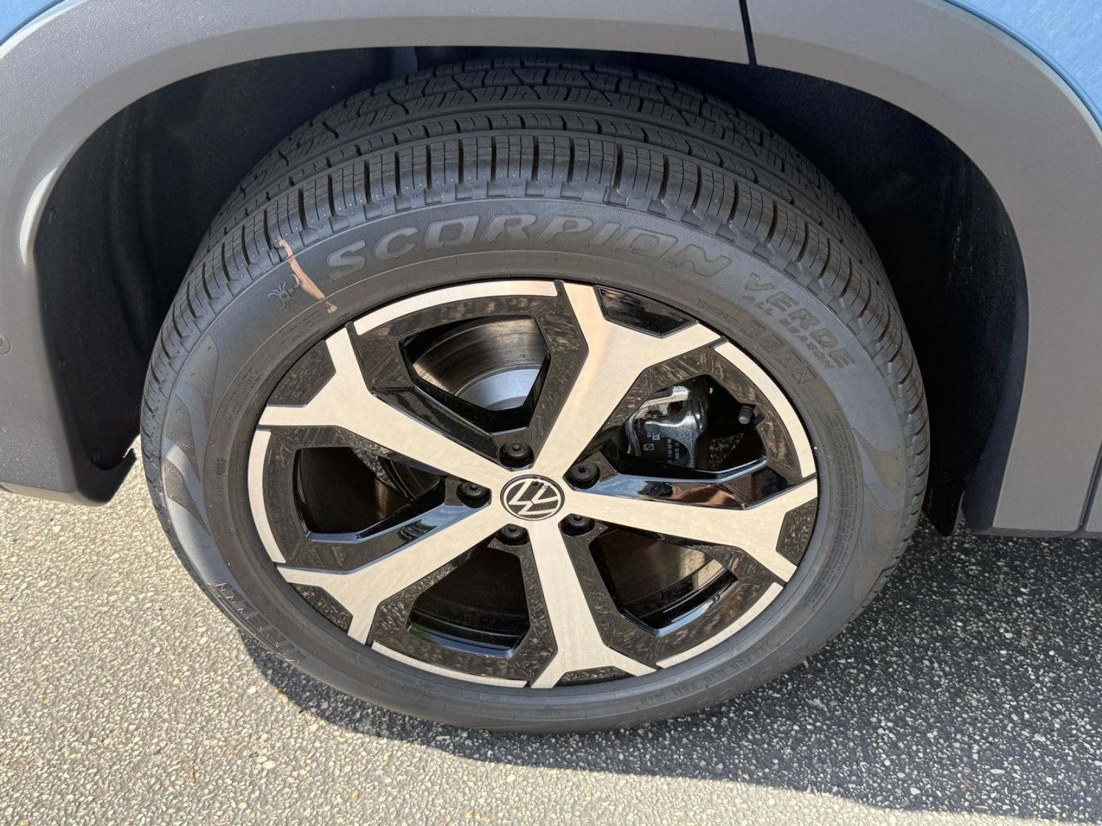 Volkswagen Tiguan Vehicle Image 04