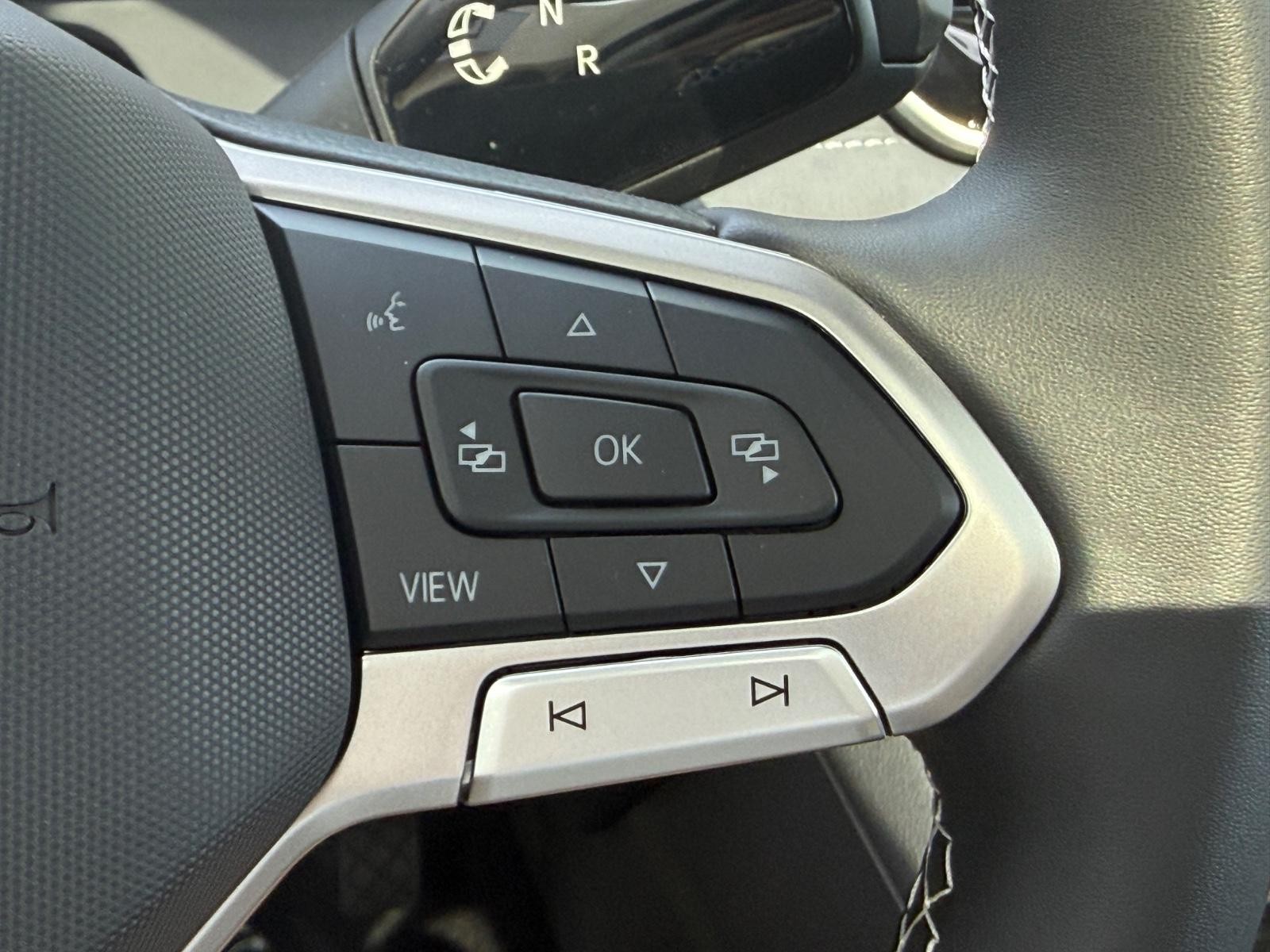 Volkswagen Tiguan Vehicle Image 12