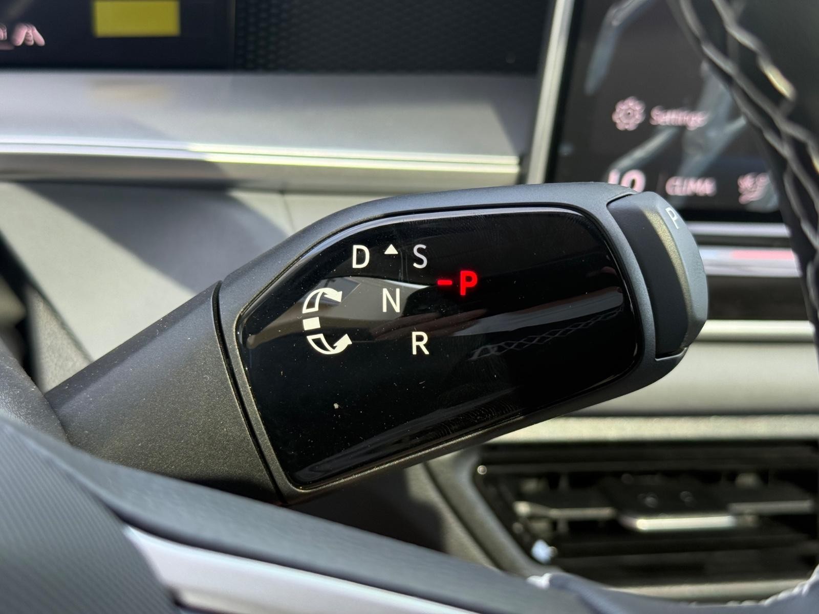 Volkswagen Tiguan Vehicle Image 13