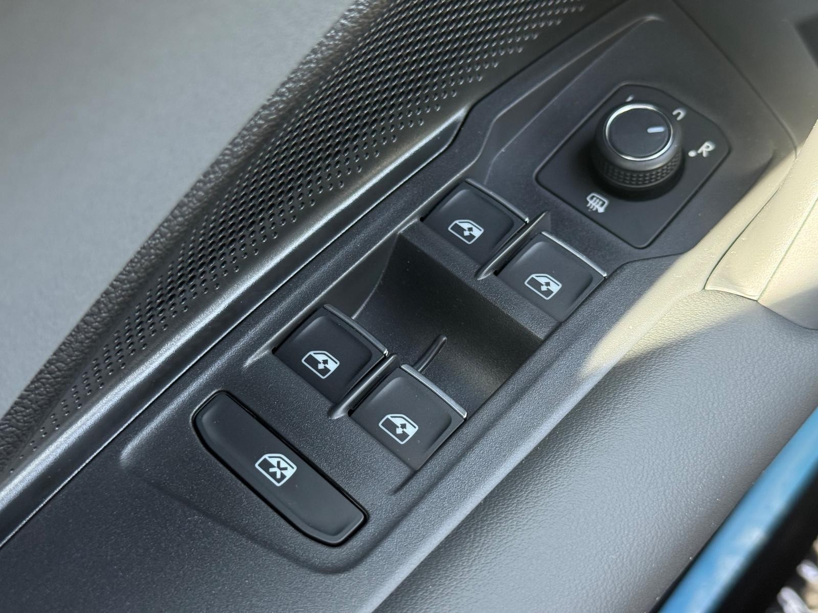 Volkswagen Tiguan Vehicle Image 16