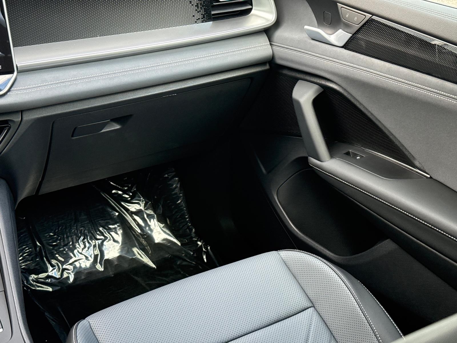Volkswagen Tiguan Vehicle Image 09