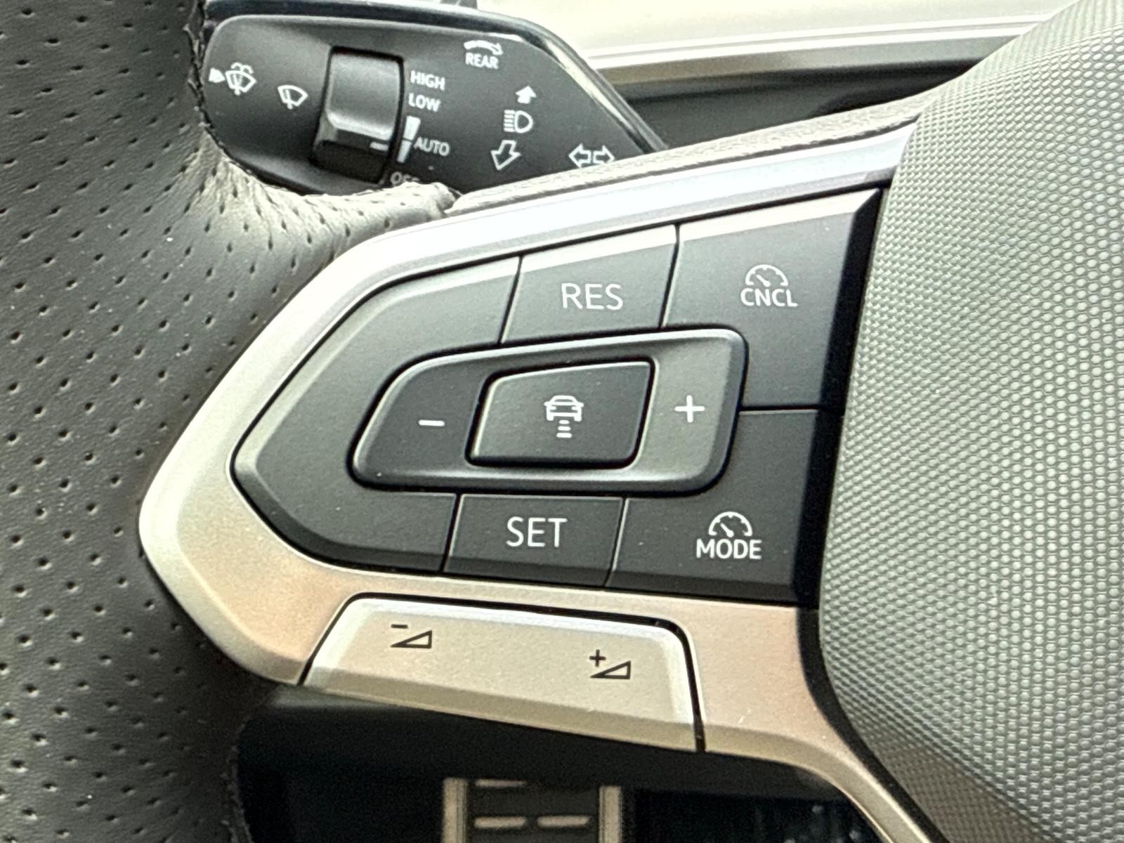 Volkswagen Tiguan Vehicle Image 10