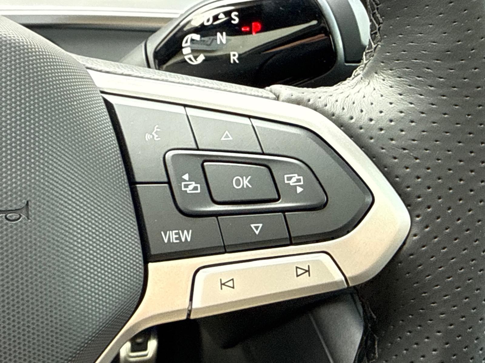 Volkswagen Tiguan Vehicle Image 11