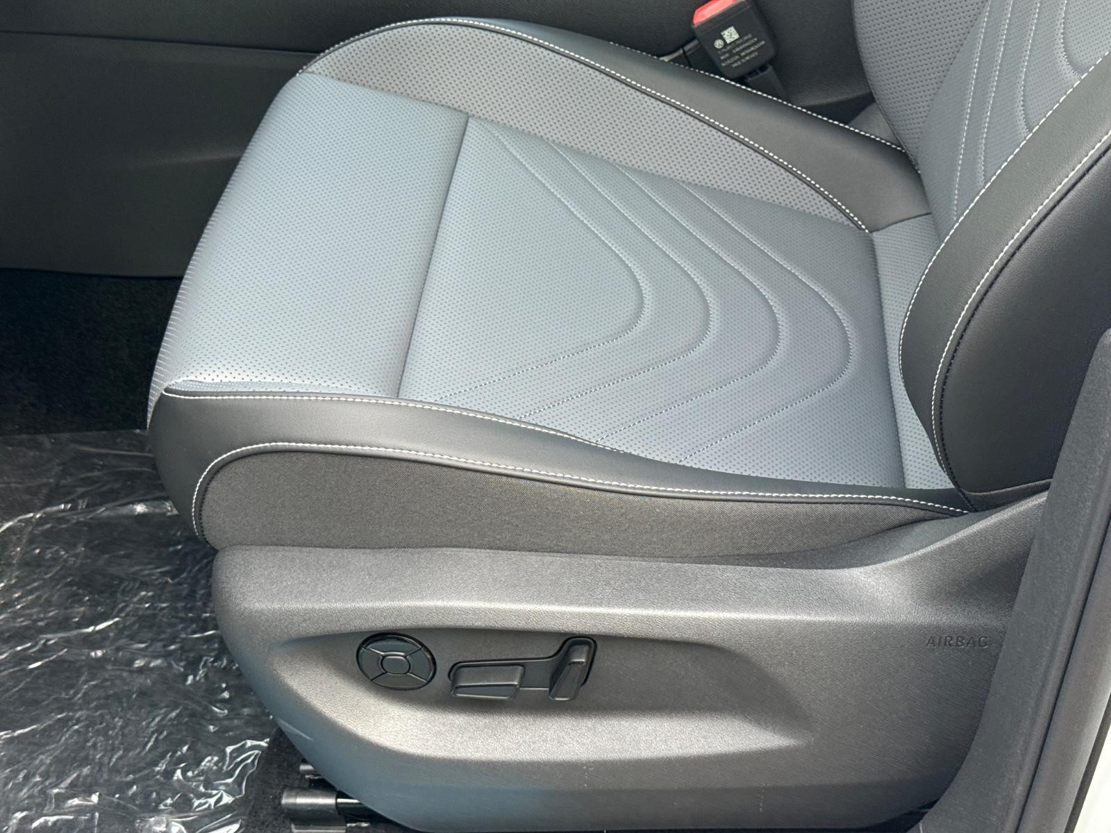 Volkswagen Tiguan Vehicle Image 16