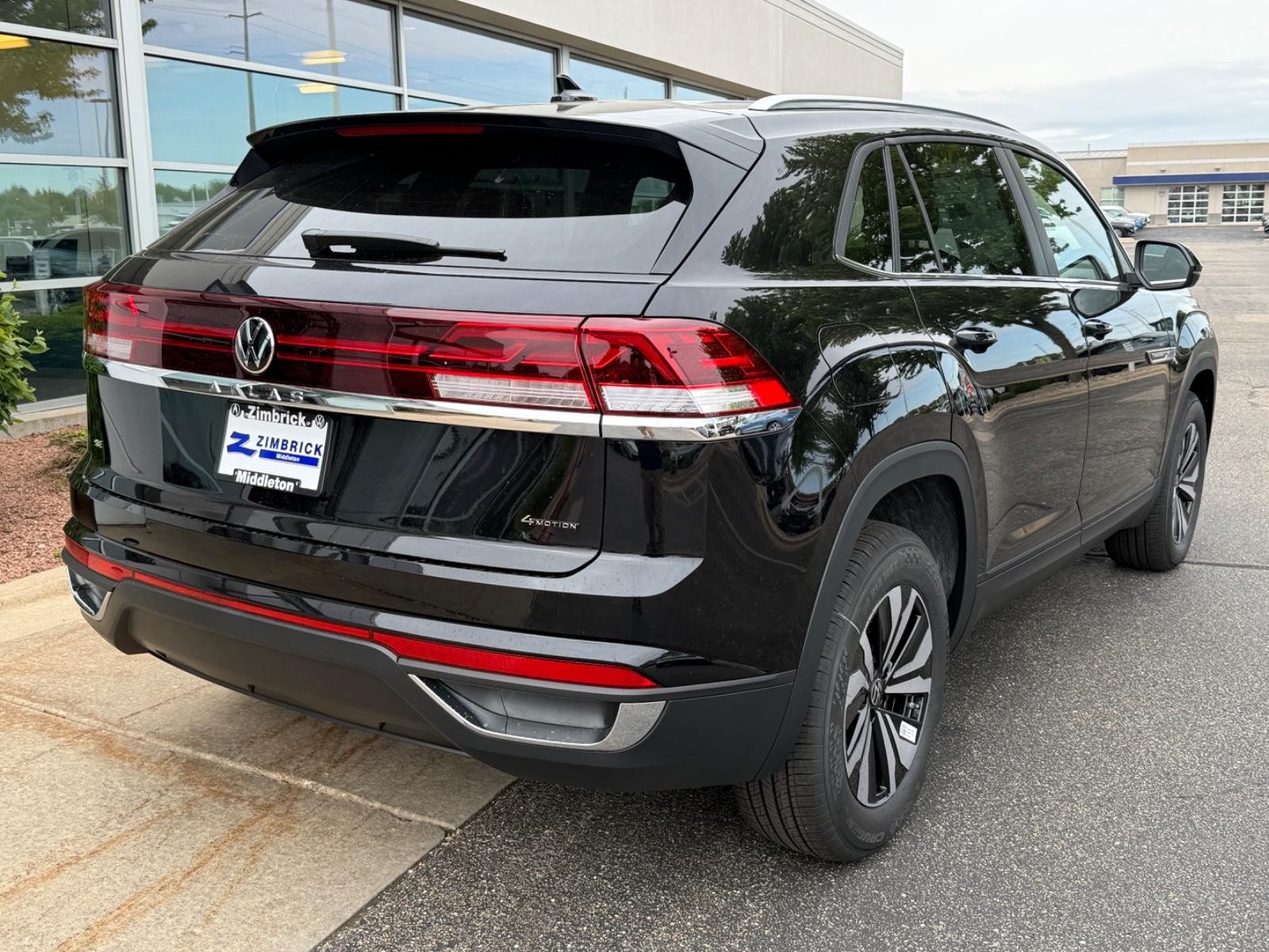 Volkswagen Atlas Cross Sport Vehicle Image 03