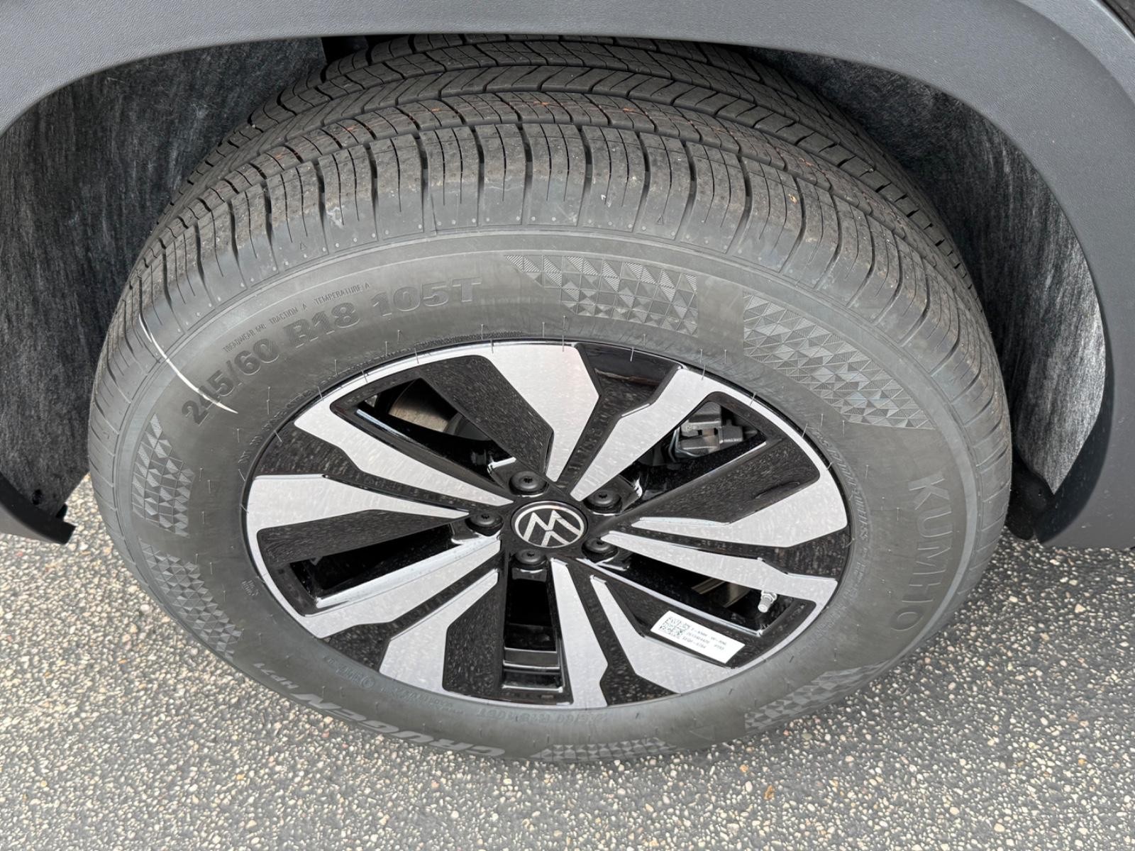 Volkswagen Atlas Cross Sport Vehicle Image 04