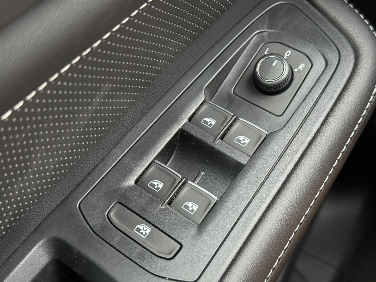 Volkswagen Atlas Cross Sport Vehicle Image 15
