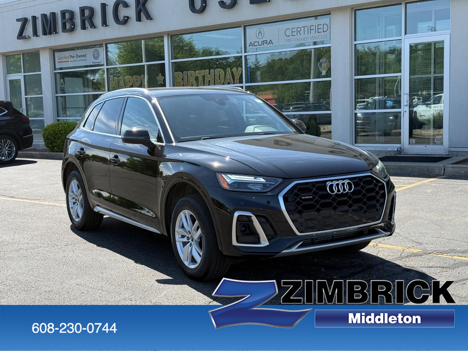 Audi Q5 Vehicle Full-screen Gallery Image 01