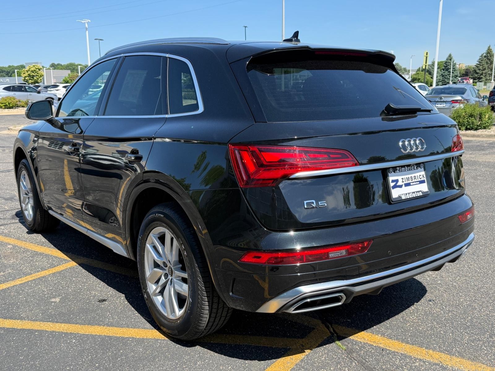 Audi Q5 Vehicle Full-screen Gallery Image 06