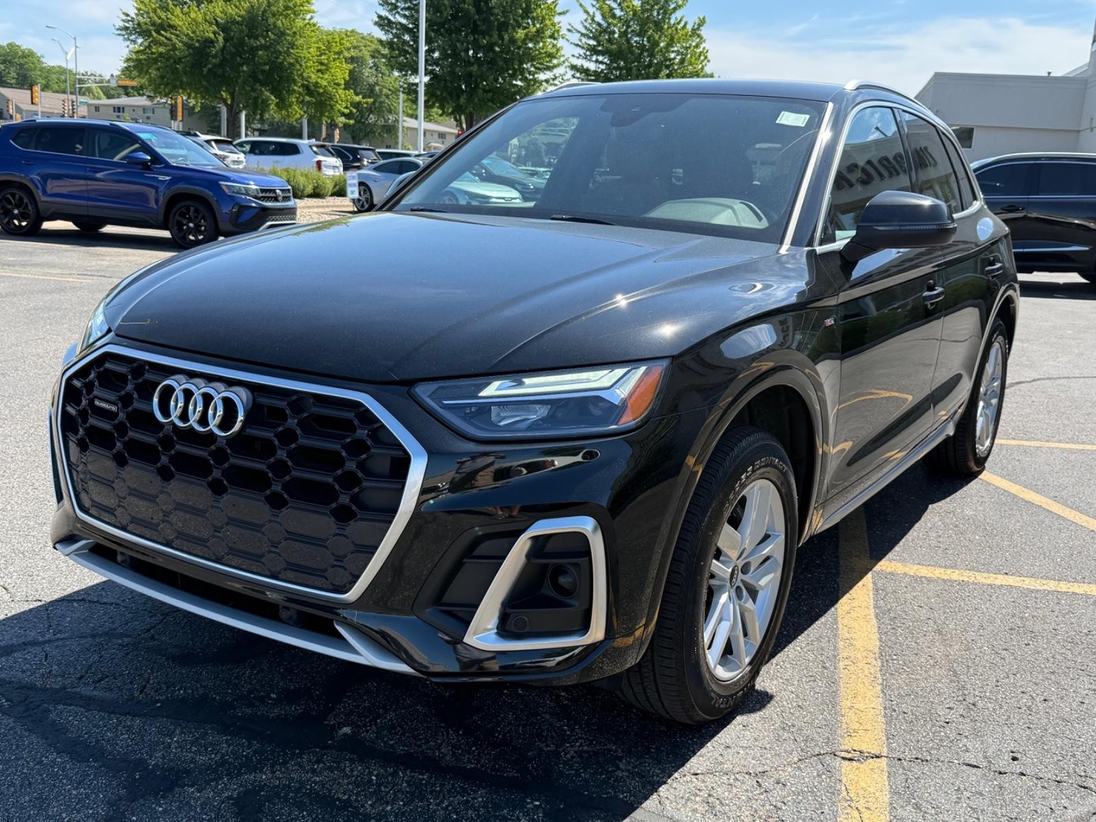 Audi Q5 Vehicle Full-screen Gallery Image 08