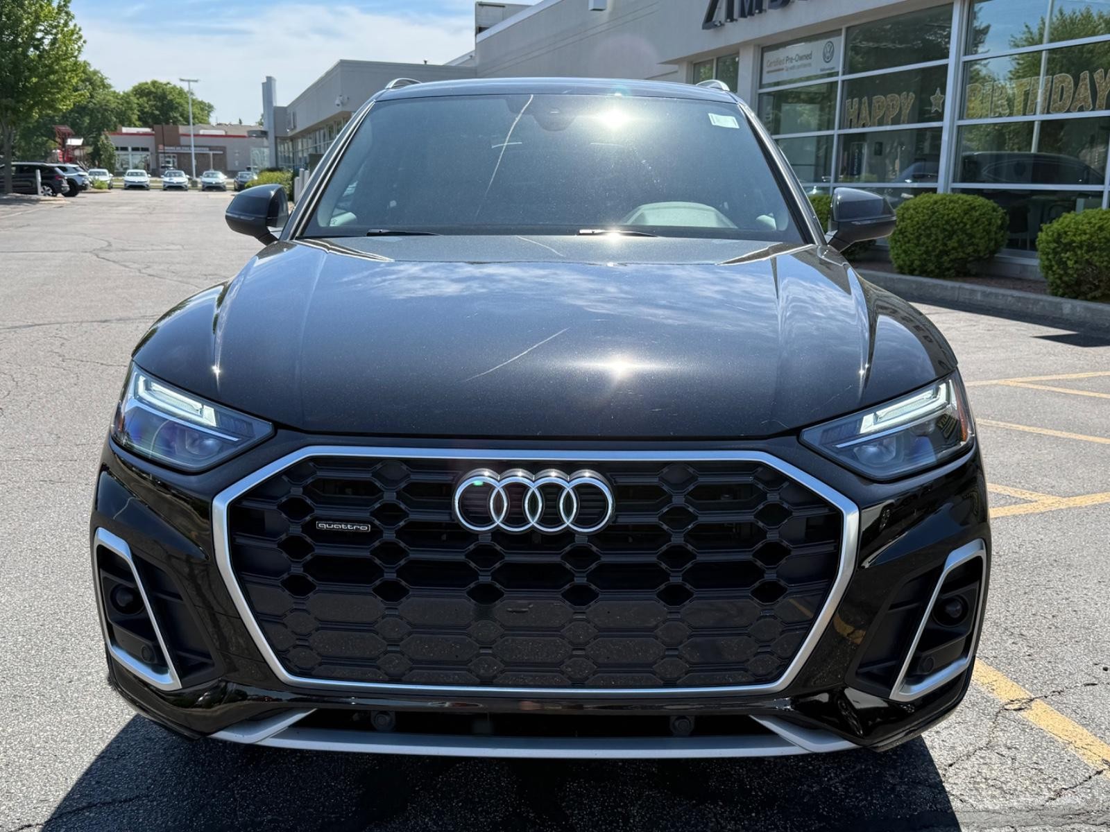 Audi Q5 Vehicle Full-screen Gallery Image 09