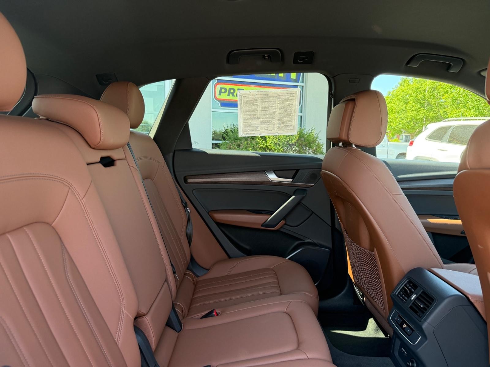 Audi Q5 Vehicle Full-screen Gallery Image 10