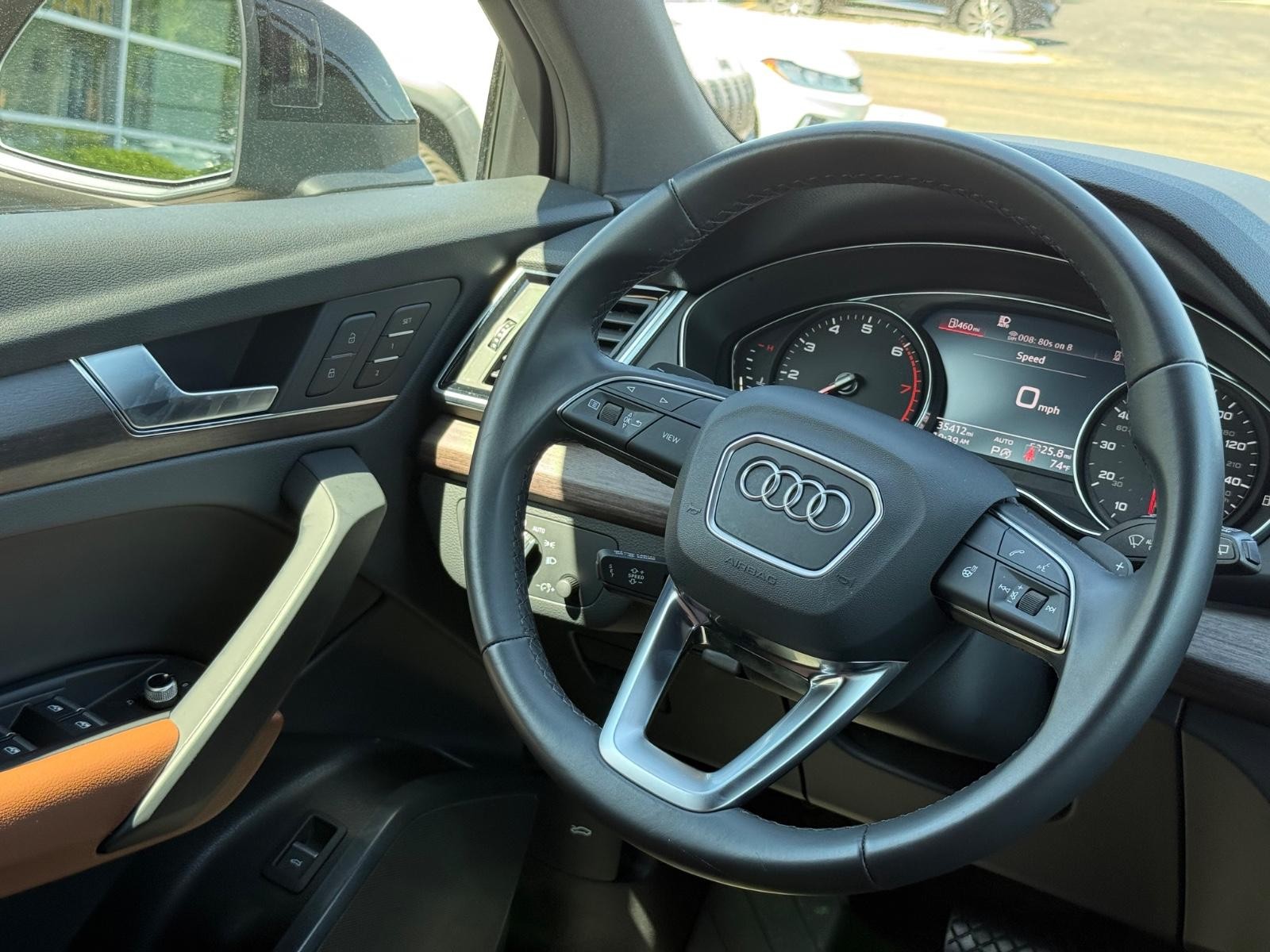 Audi Q5 Vehicle Full-screen Gallery Image 14