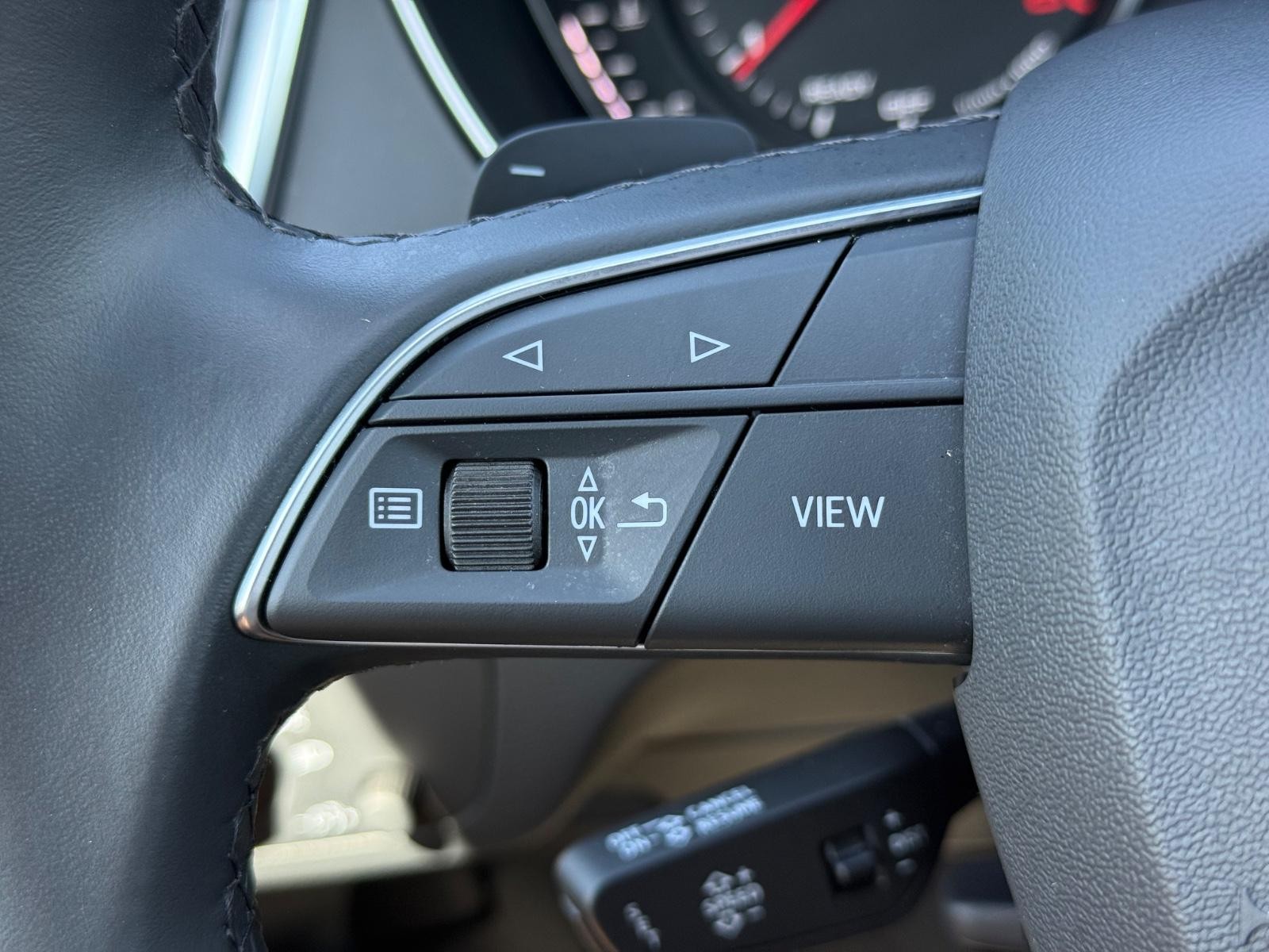 Audi Q5 Vehicle Full-screen Gallery Image 16