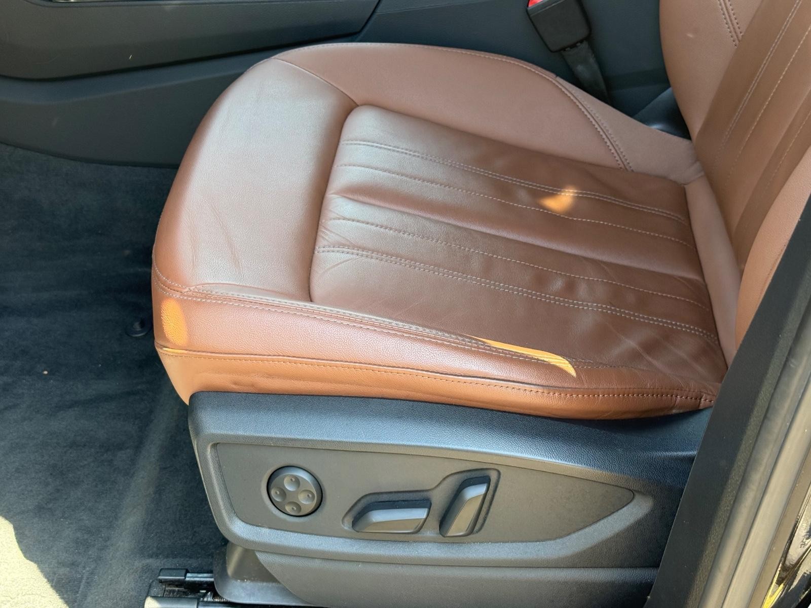 Audi Q5 Vehicle Full-screen Gallery Image 22