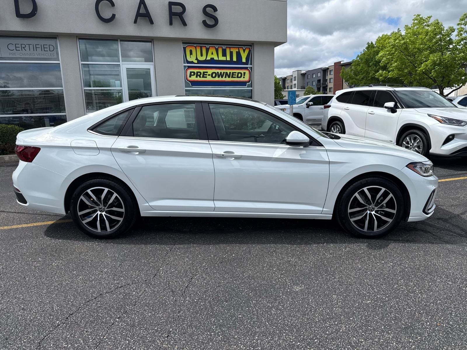 Volkswagen Jetta Vehicle Image 02