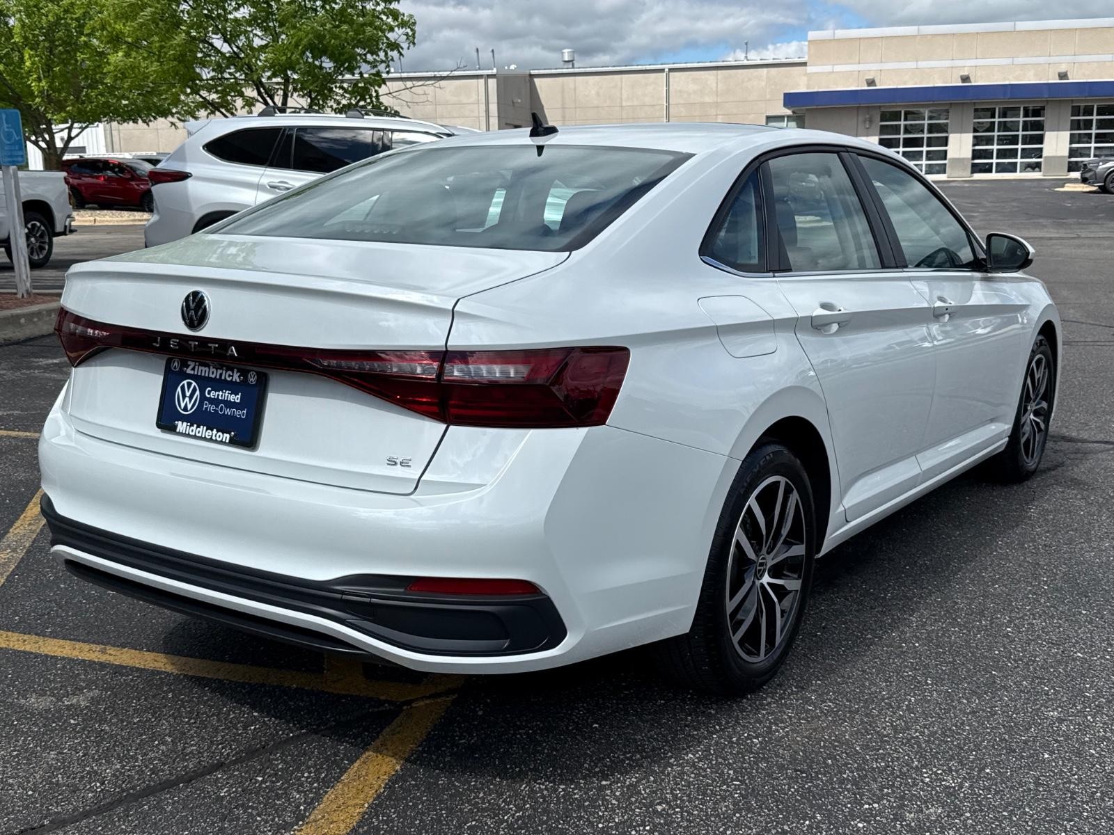 Volkswagen Jetta Vehicle Image 03