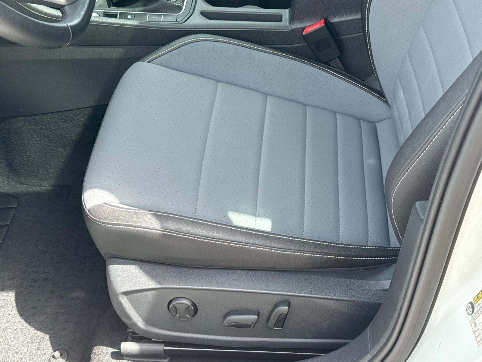Volkswagen Jetta Vehicle Image 21