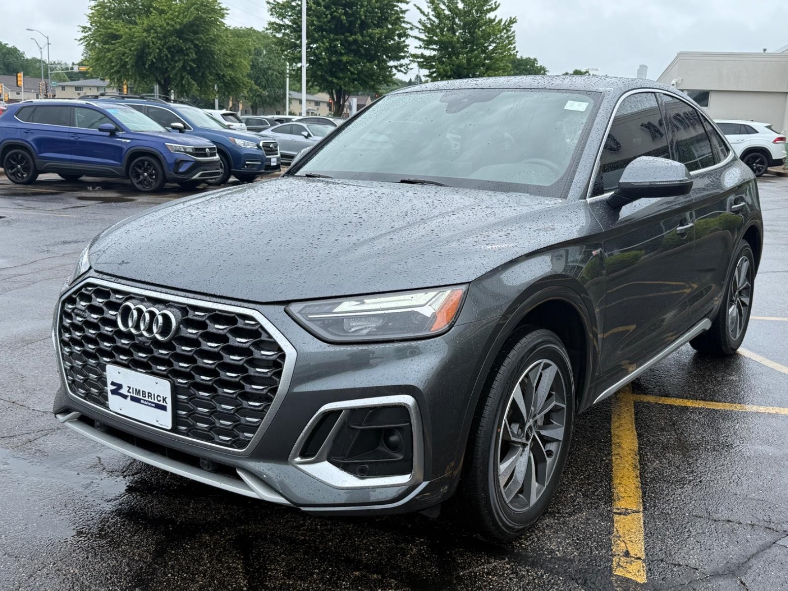 Audi Q5 Sportback Vehicle Full-screen Gallery Image 08