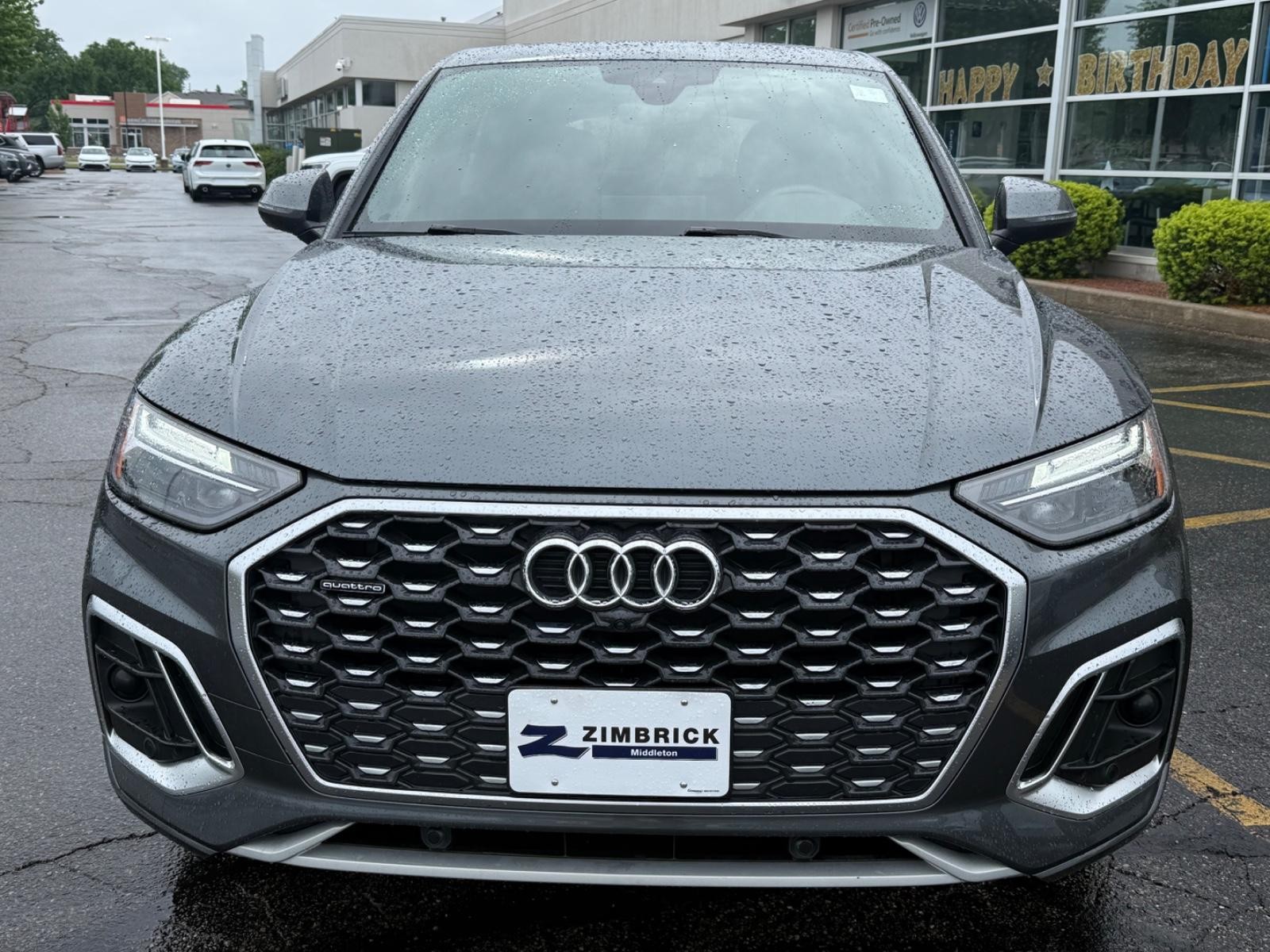 Audi Q5 Sportback Vehicle Full-screen Gallery Image 09