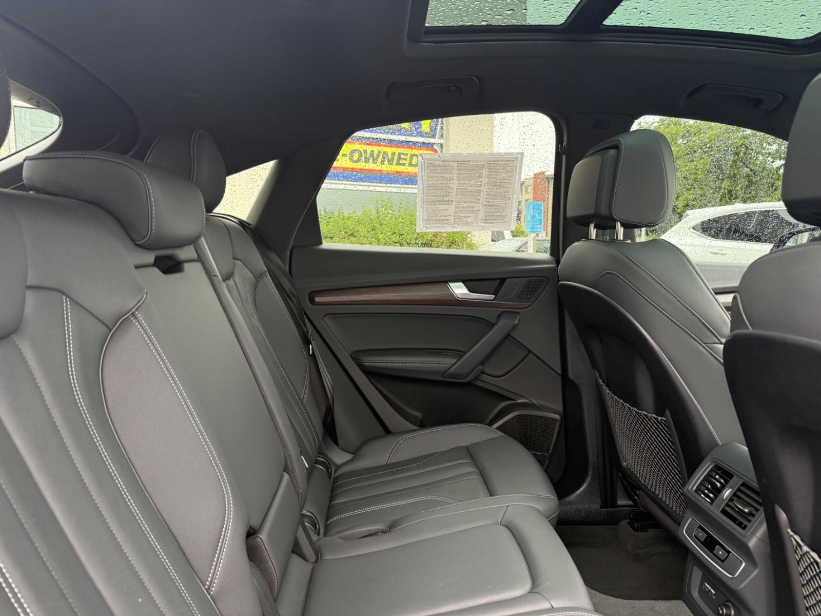 Audi Q5 Sportback Vehicle Full-screen Gallery Image 10
