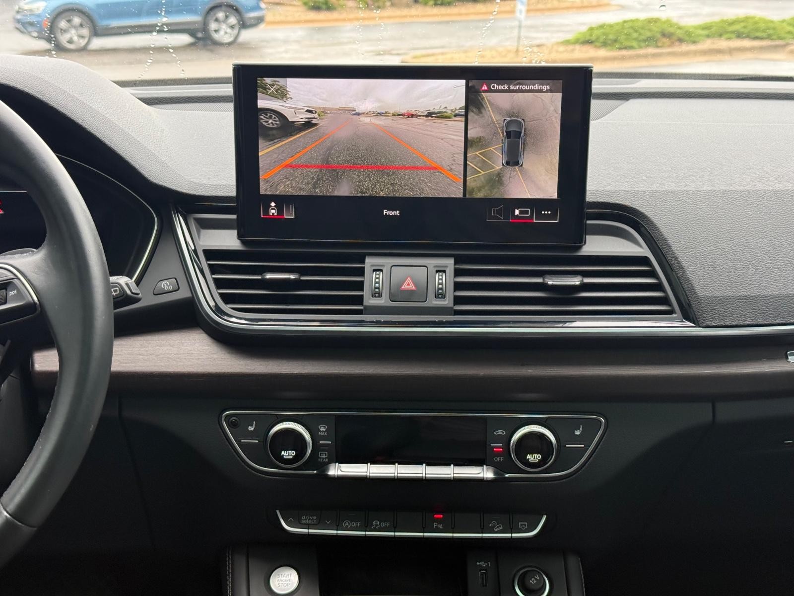 Audi Q5 Sportback Vehicle Full-screen Gallery Image 12