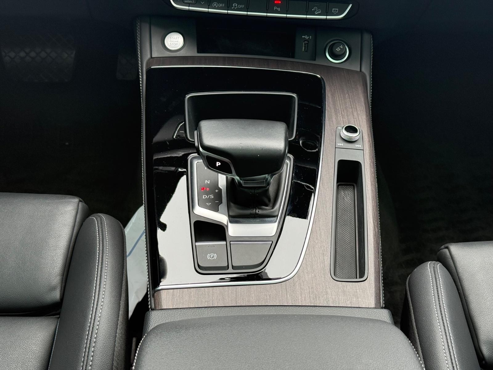 Audi Q5 Sportback Vehicle Full-screen Gallery Image 13