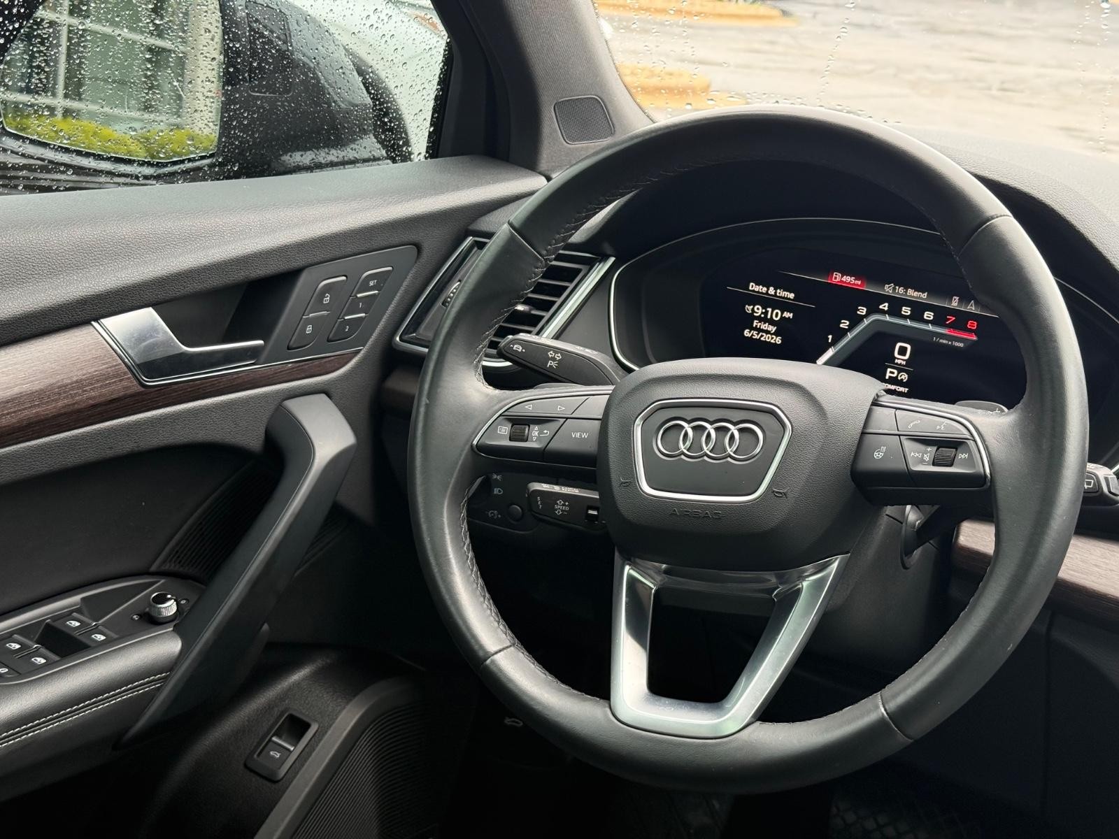 Audi Q5 Sportback Vehicle Full-screen Gallery Image 14
