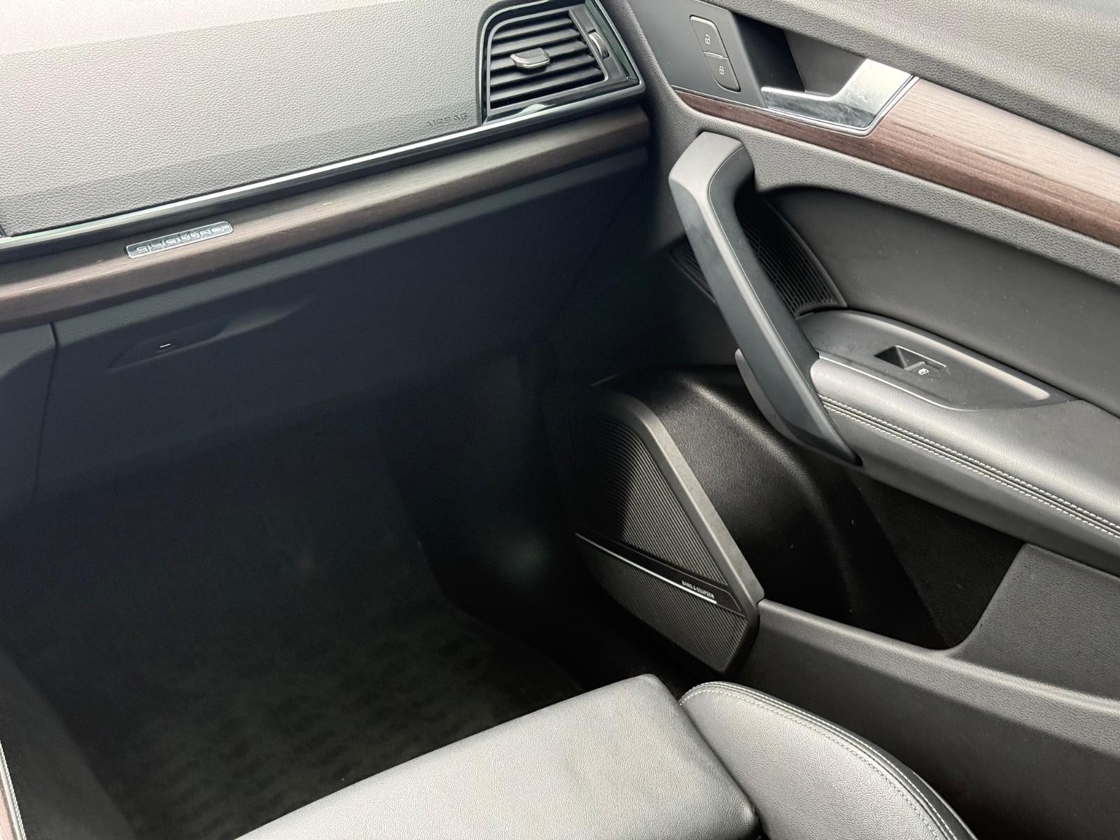 Audi Q5 Sportback Vehicle Full-screen Gallery Image 15