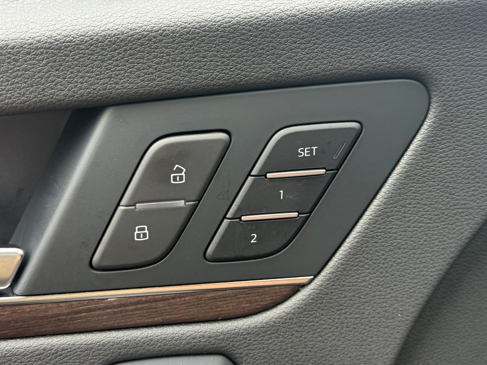 Audi Q5 Sportback Vehicle Full-screen Gallery Image 16