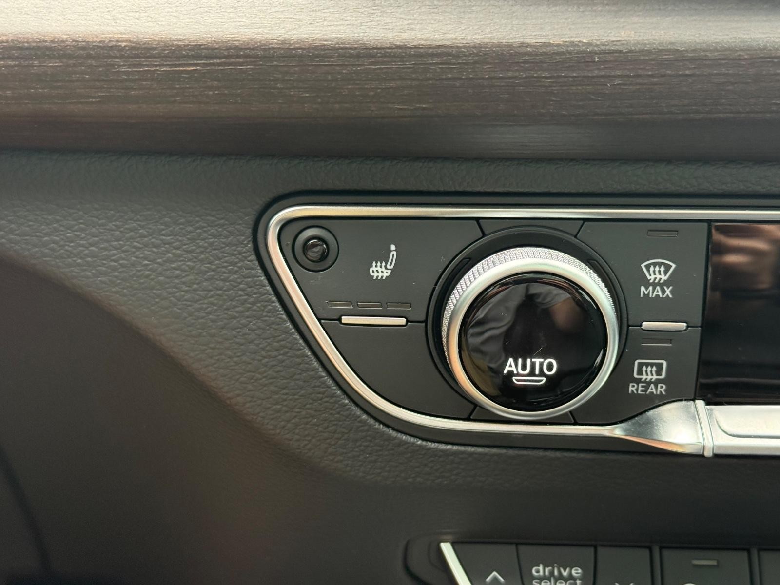 Audi Q5 Sportback Vehicle Full-screen Gallery Image 21