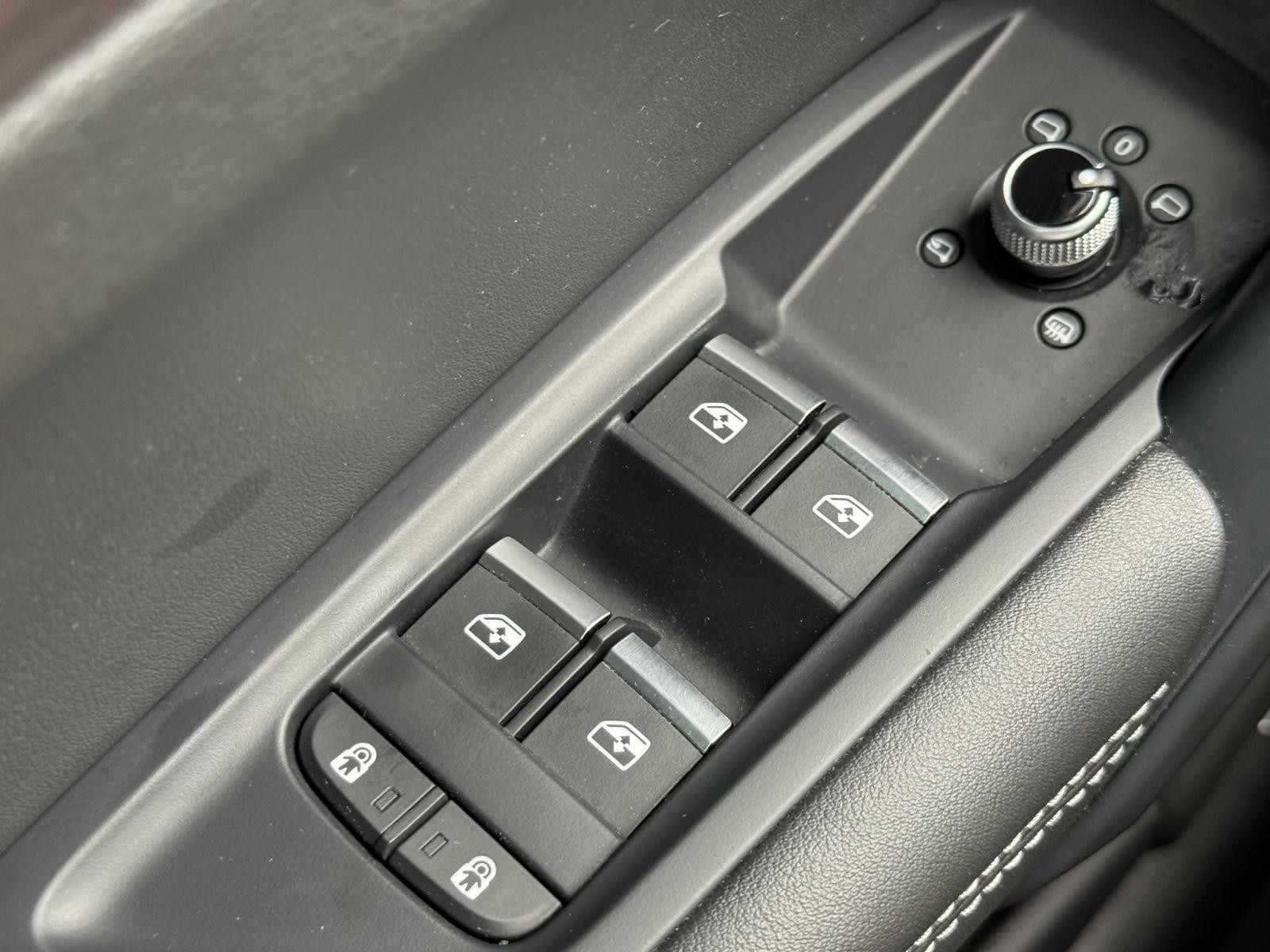 Audi Q5 Sportback Vehicle Full-screen Gallery Image 22