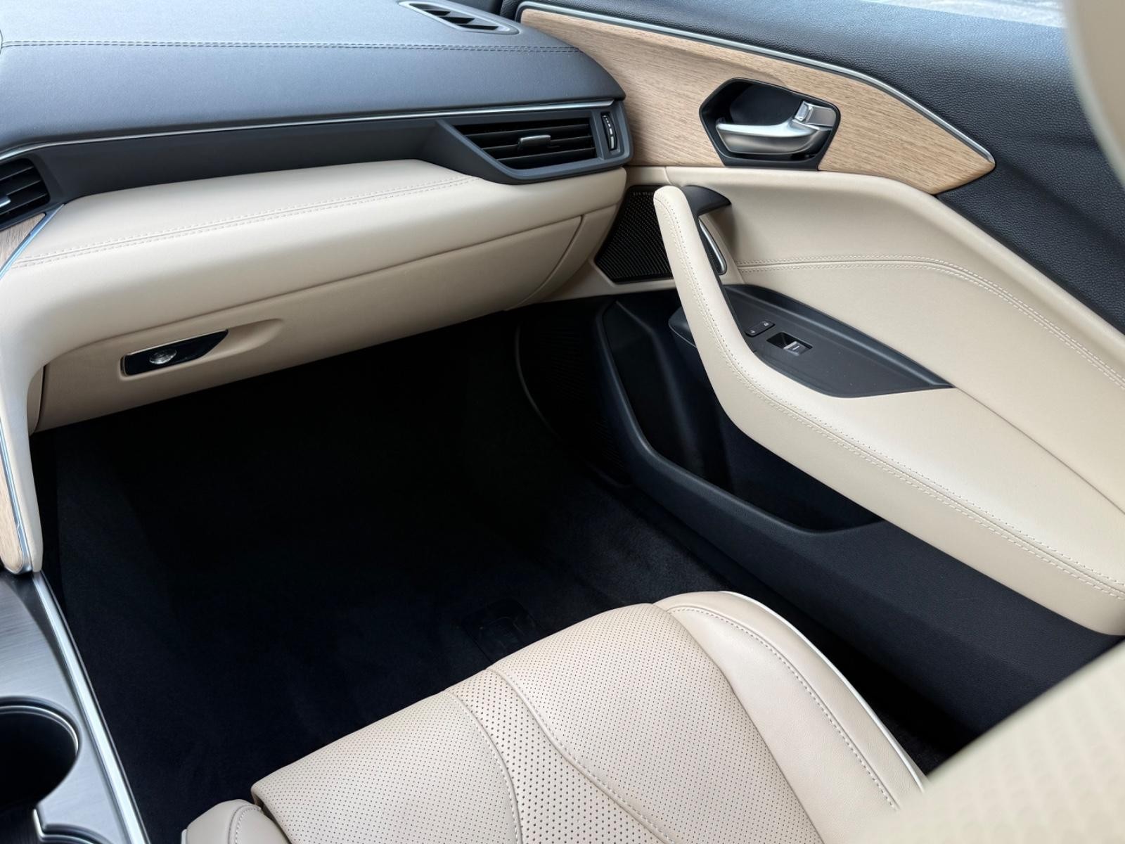 Acura TLX Vehicle Image 15