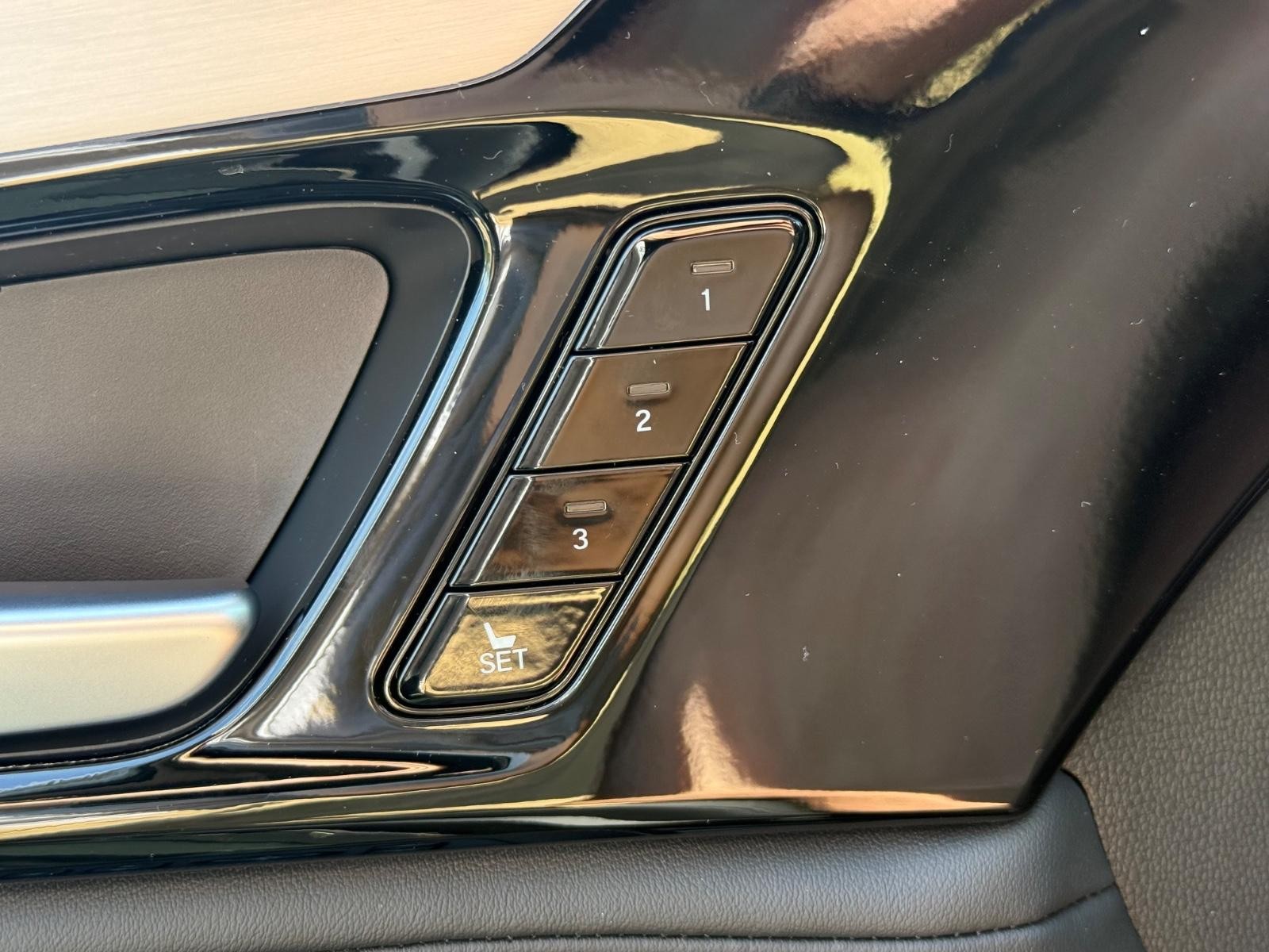 Acura MDX Vehicle Image 10
