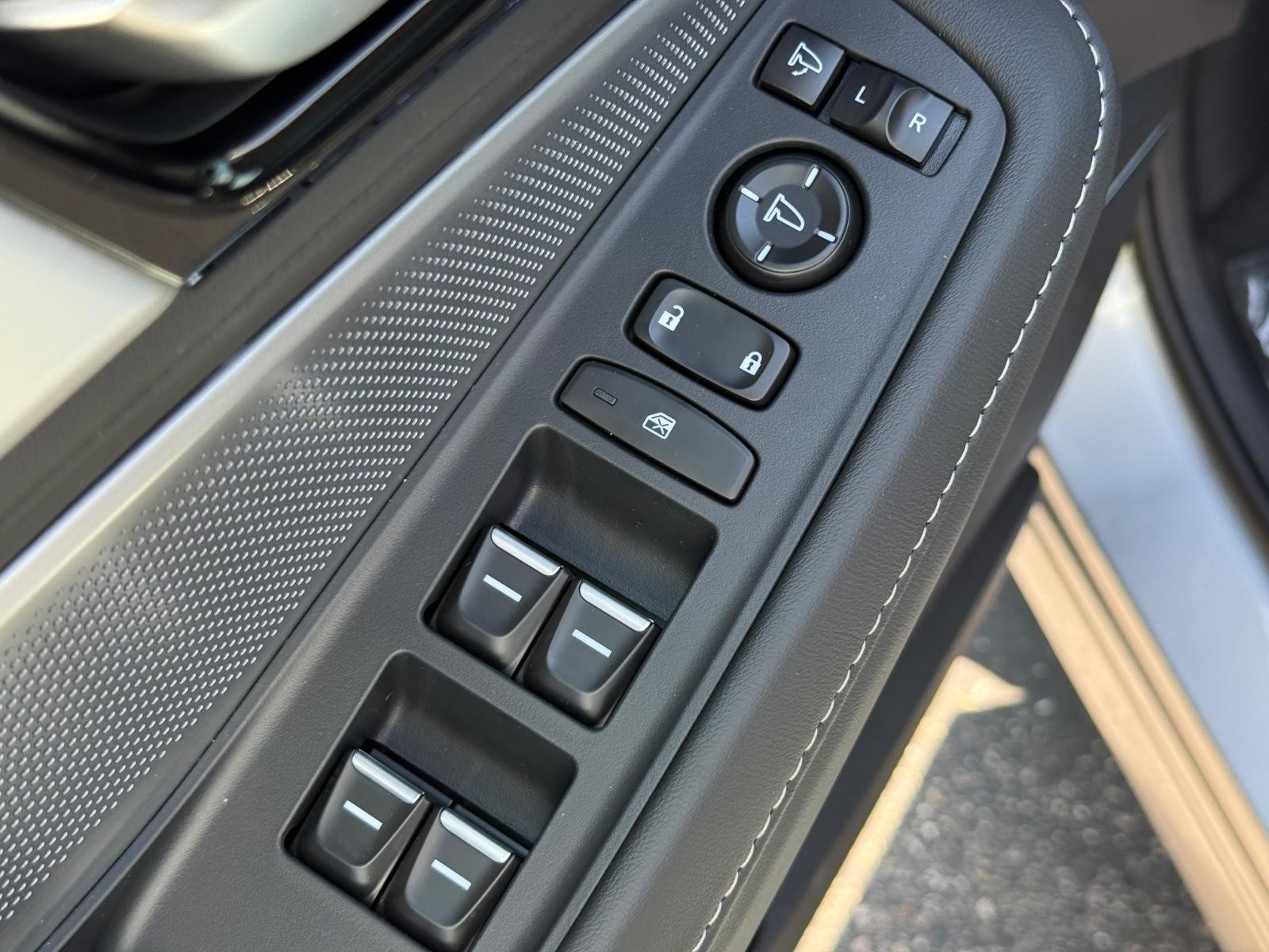 Acura MDX Vehicle Image 15